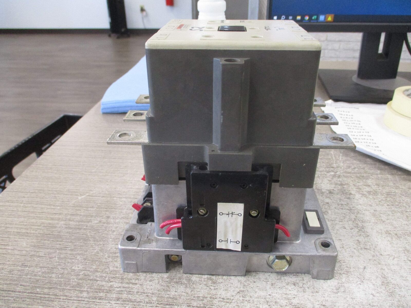 Siemens Size 4 Contactor CXL4M*3 120V coil 135A 600V Used