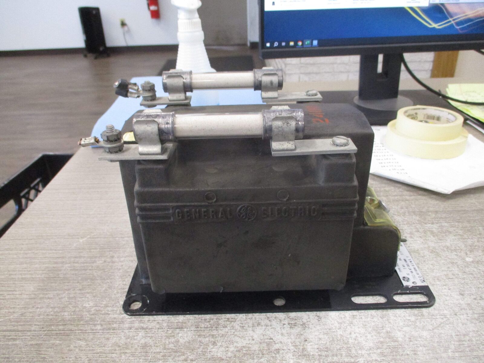 GE Type JVM-3 Potential Transformer 763X21G40 Pri: 2400V Ratio 20:1 50-60Hz Used