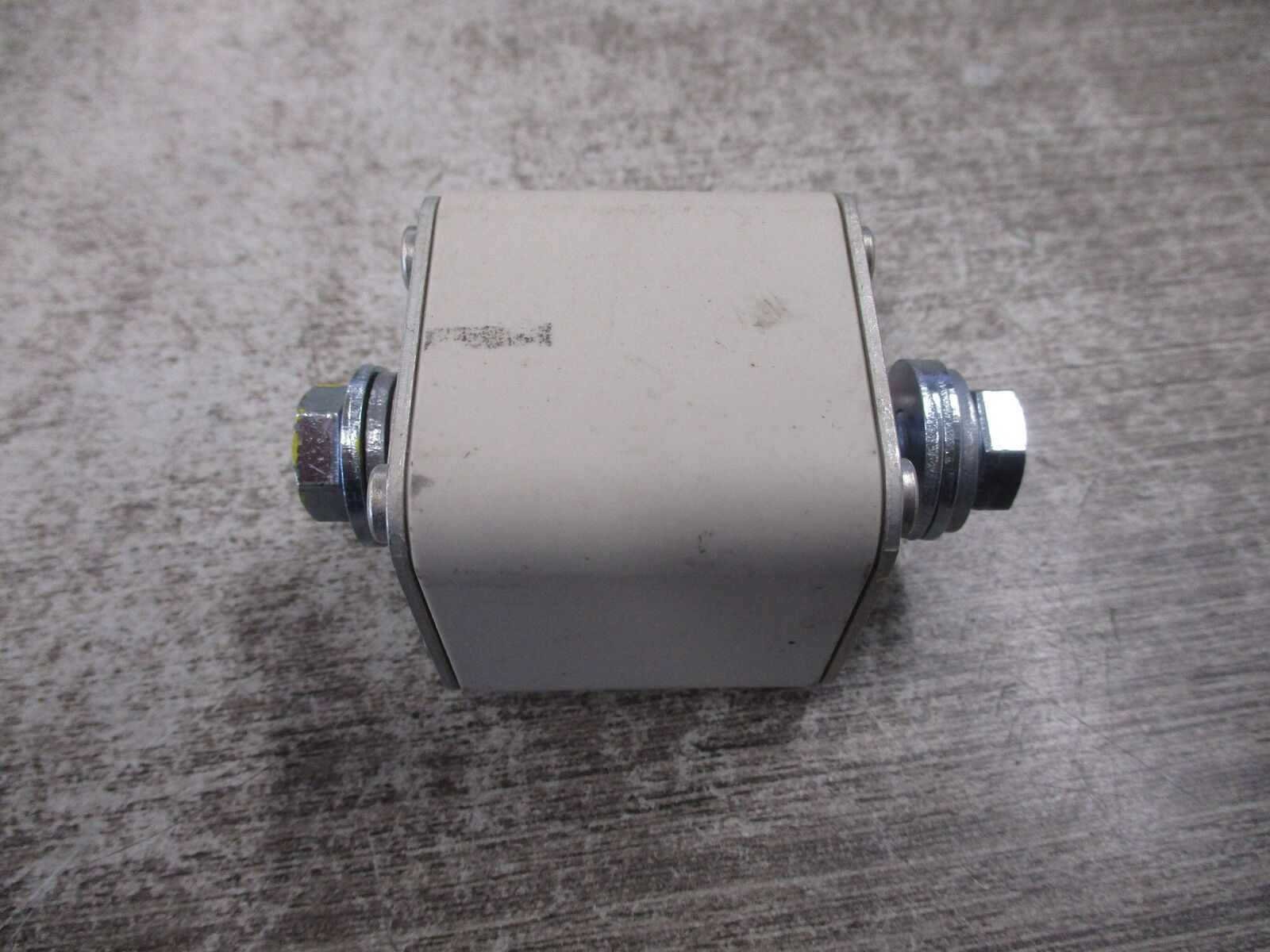 Bussmann Fuse 170M3423 630A 700V W/Bolts Used