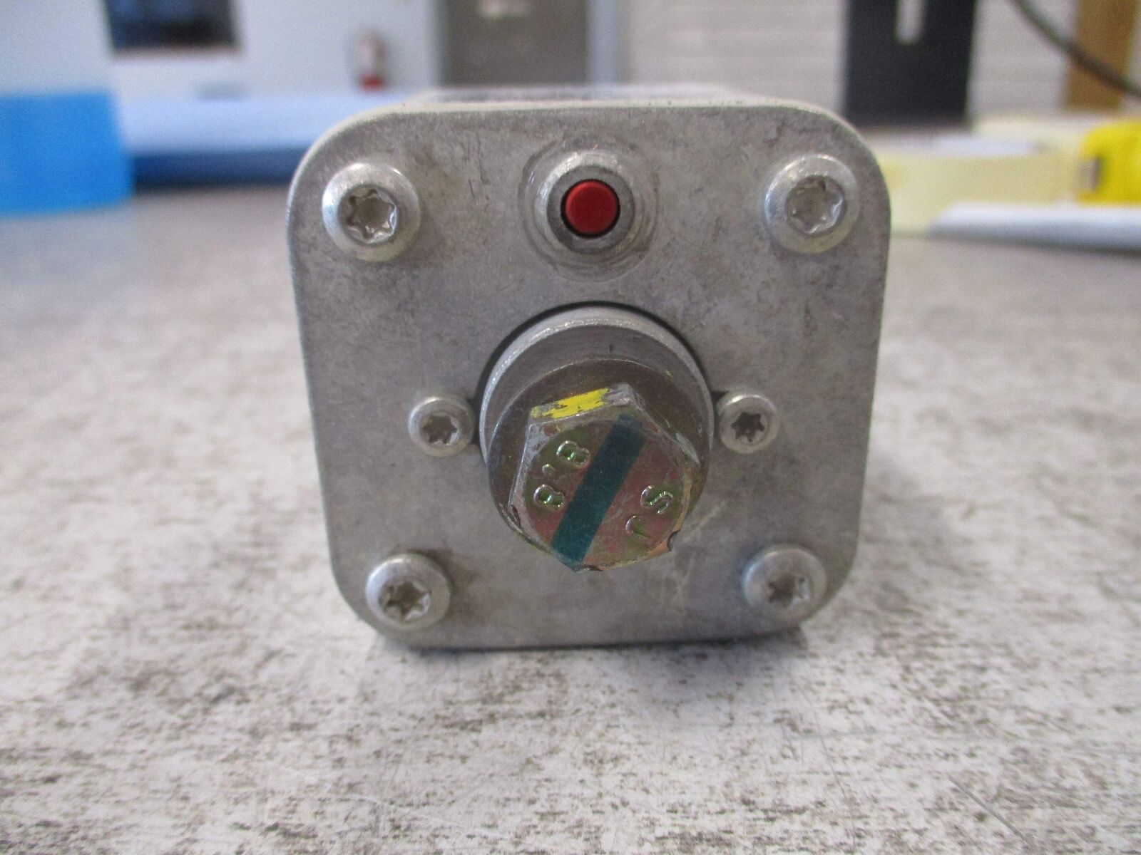 Bussmann Fuse 170M4416 630A 700V W/Bolts Used