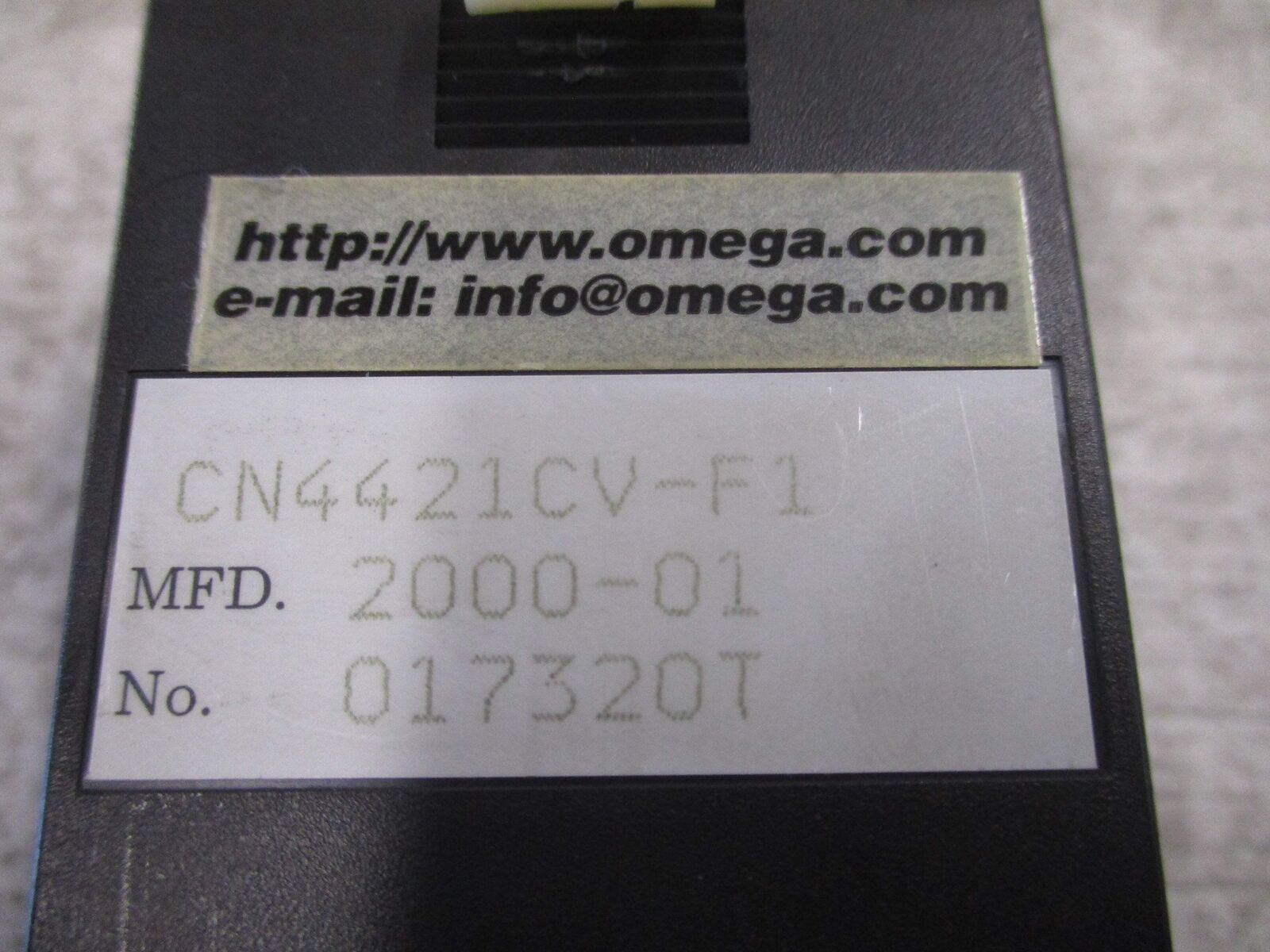Omega Temperature Controller CN4421CV-F1 *Cracked Cover* Used