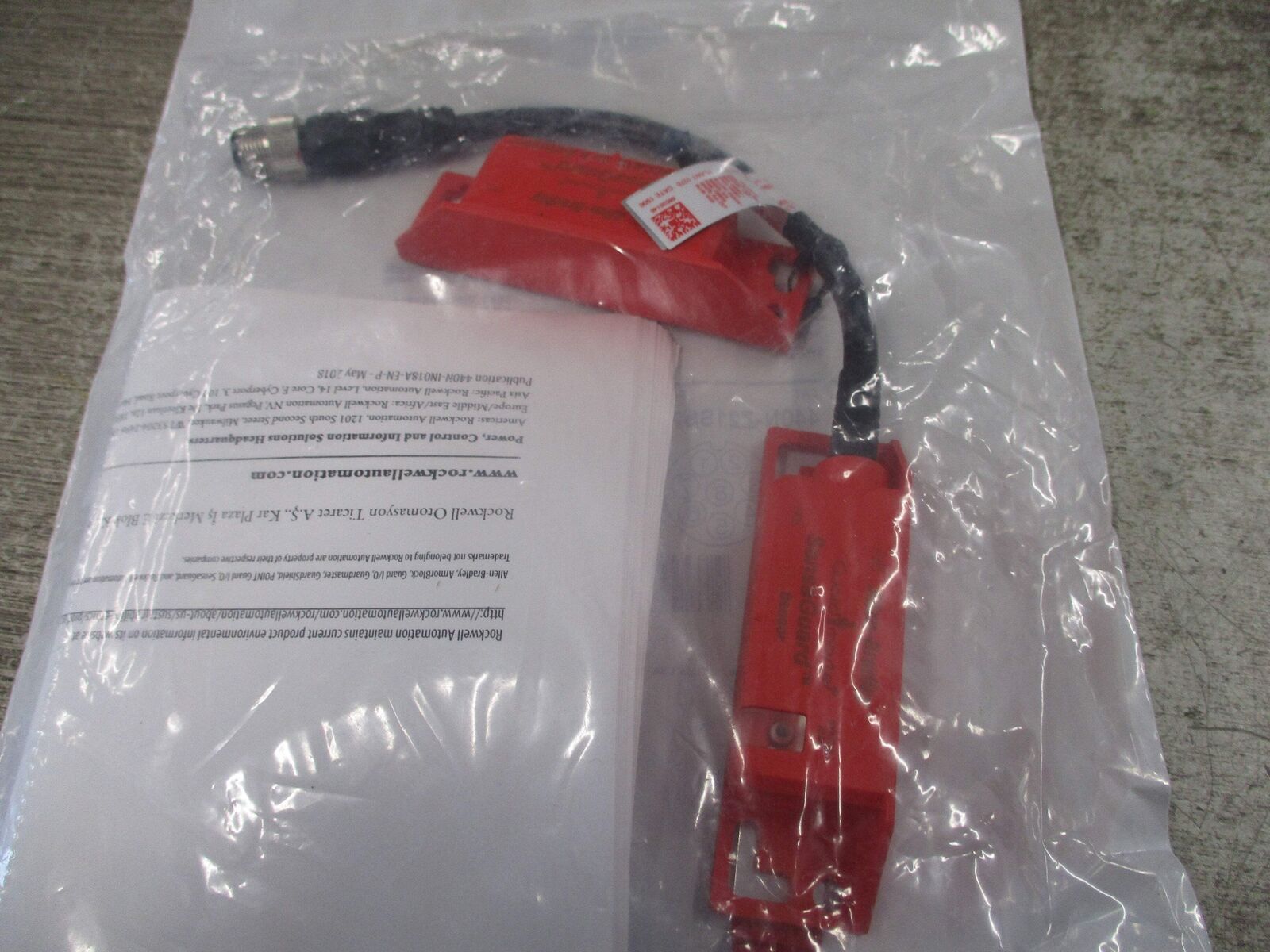 Allen-Bradley SensaGuard Non-Contact Switch 440N-Z21SS2HN Ser. B F/W 1.003 H/W 1