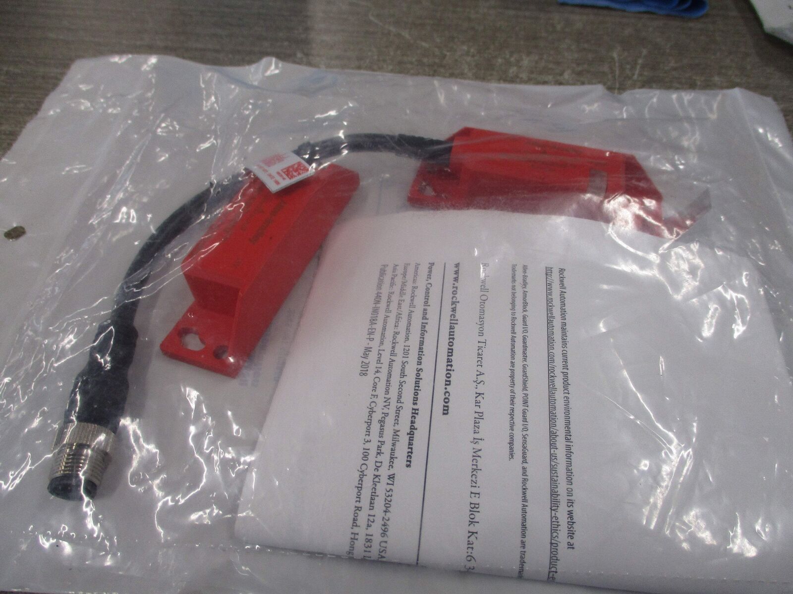 Allen-Bradley SensaGuard Non-Contact Switch 440N-Z21SS2HN Ser. B F/W 1.003 H/W 1