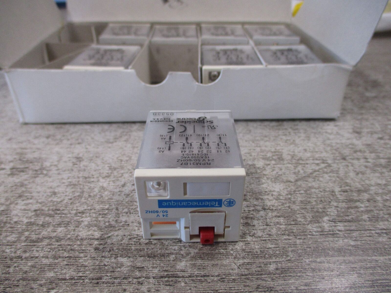 Telemecanique Relay RPM31B7 24V * Box of 8* New Surplus