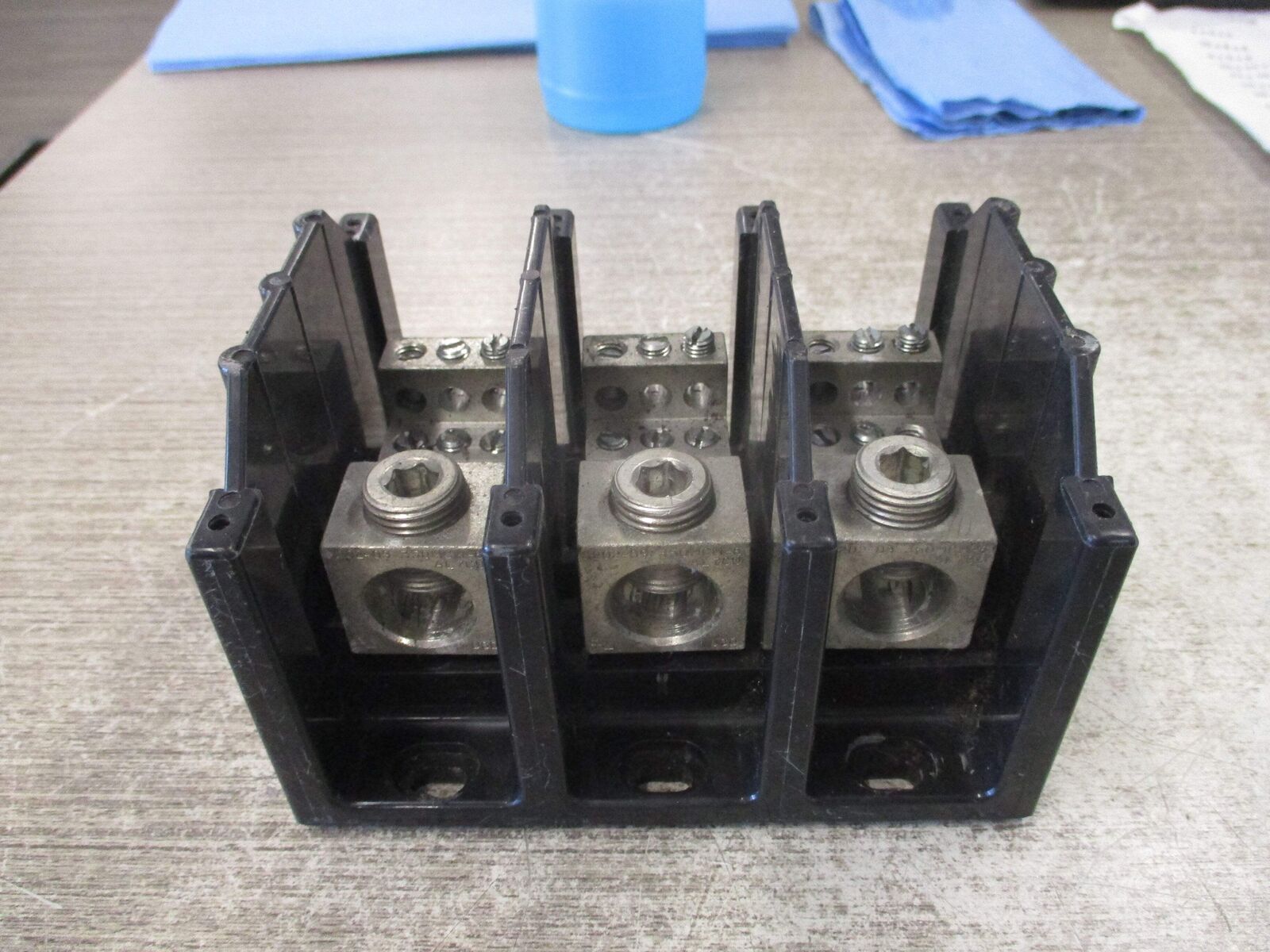 Buss Power Distribution Block 16323-3 310A 600V 3P Line (1): 350KCMIL-6 Load (6)