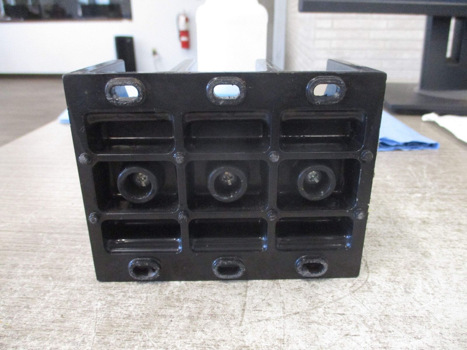 Buss Power Distribution Block 16323-3 310A 600V 3P Line (1): 350KCMIL-6 Load (6)