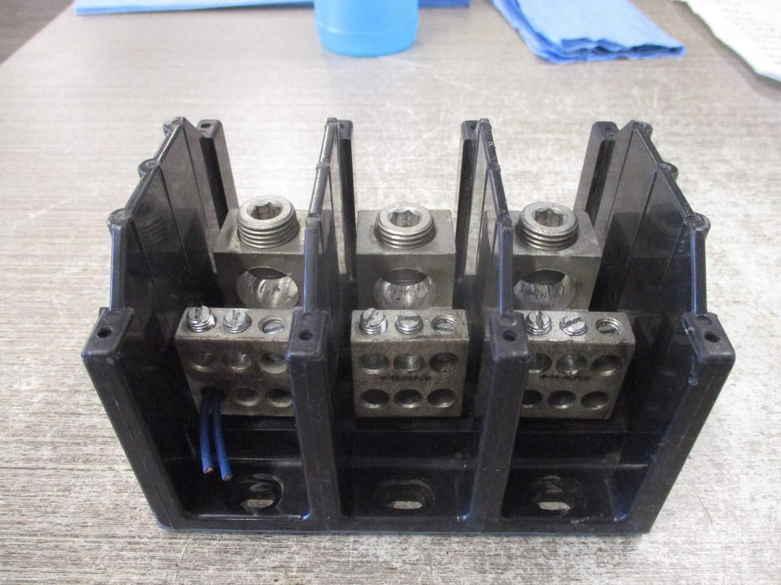 Buss Power Distribution Block 16323-3 310A 600V 3P Line (1): 350KCMIL-6 Load (6)