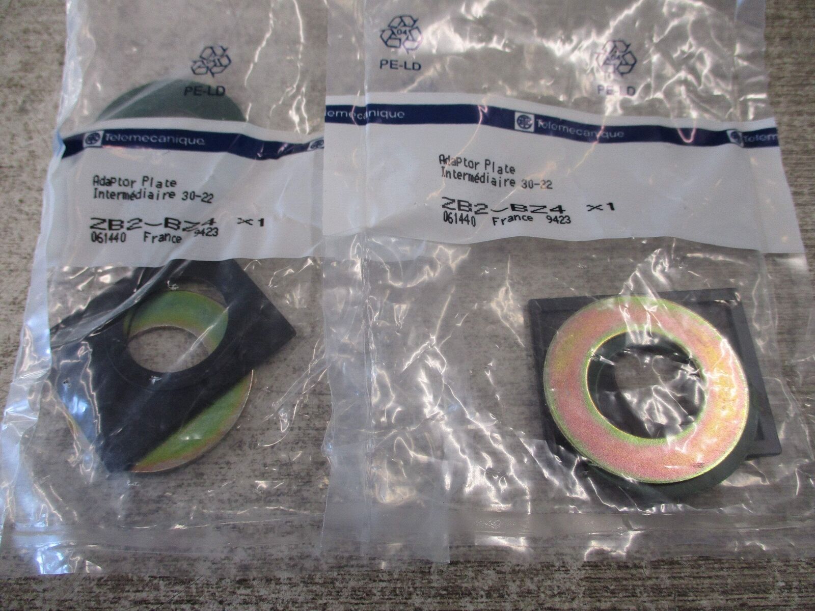 Telemecanique Adaptor Plate ZB2-BZ4 *Lot of 2* New Surplus