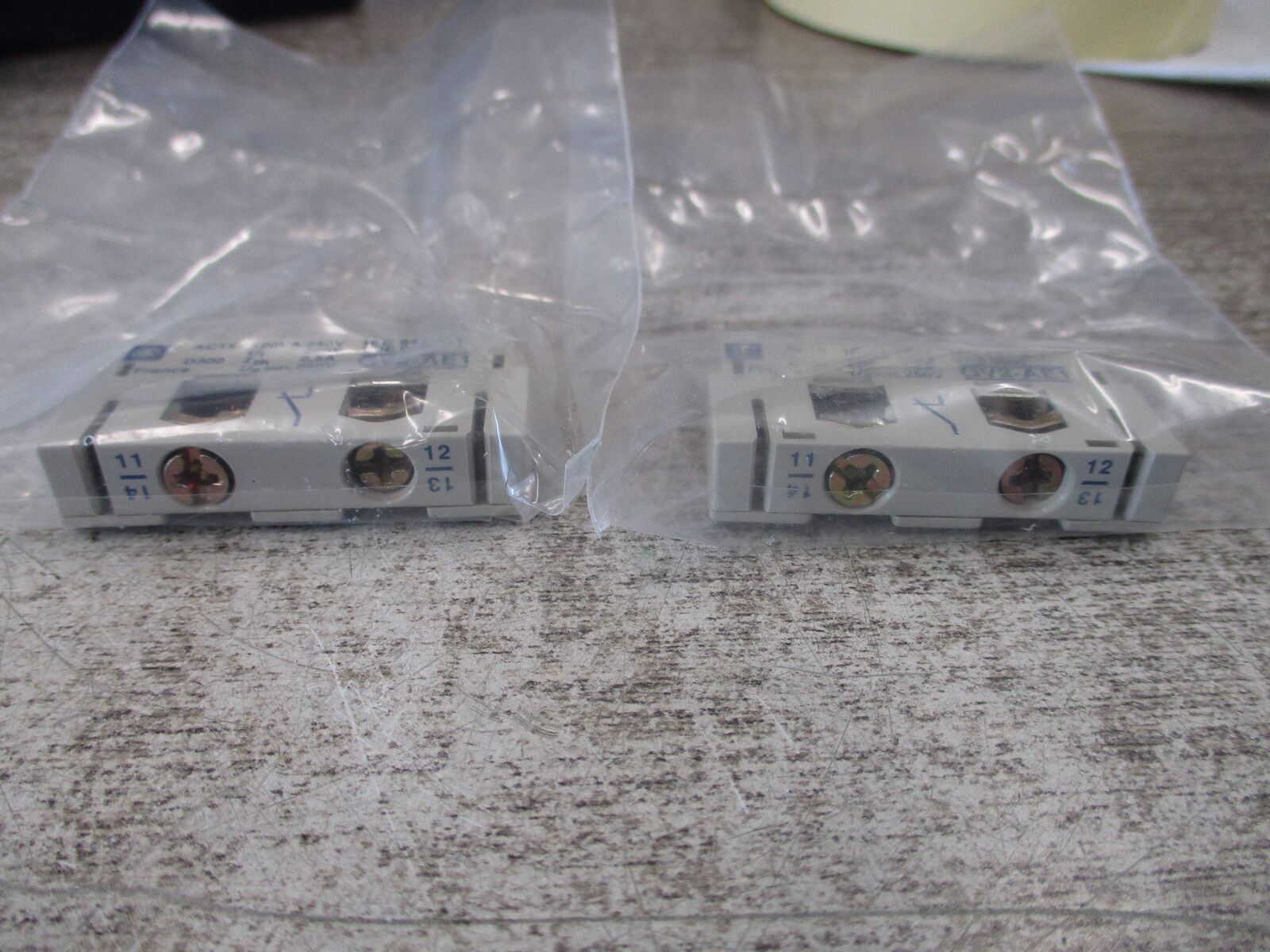 Telemecanique Plug In Aux GV2 AE1 * Box of 2 * New Surplus