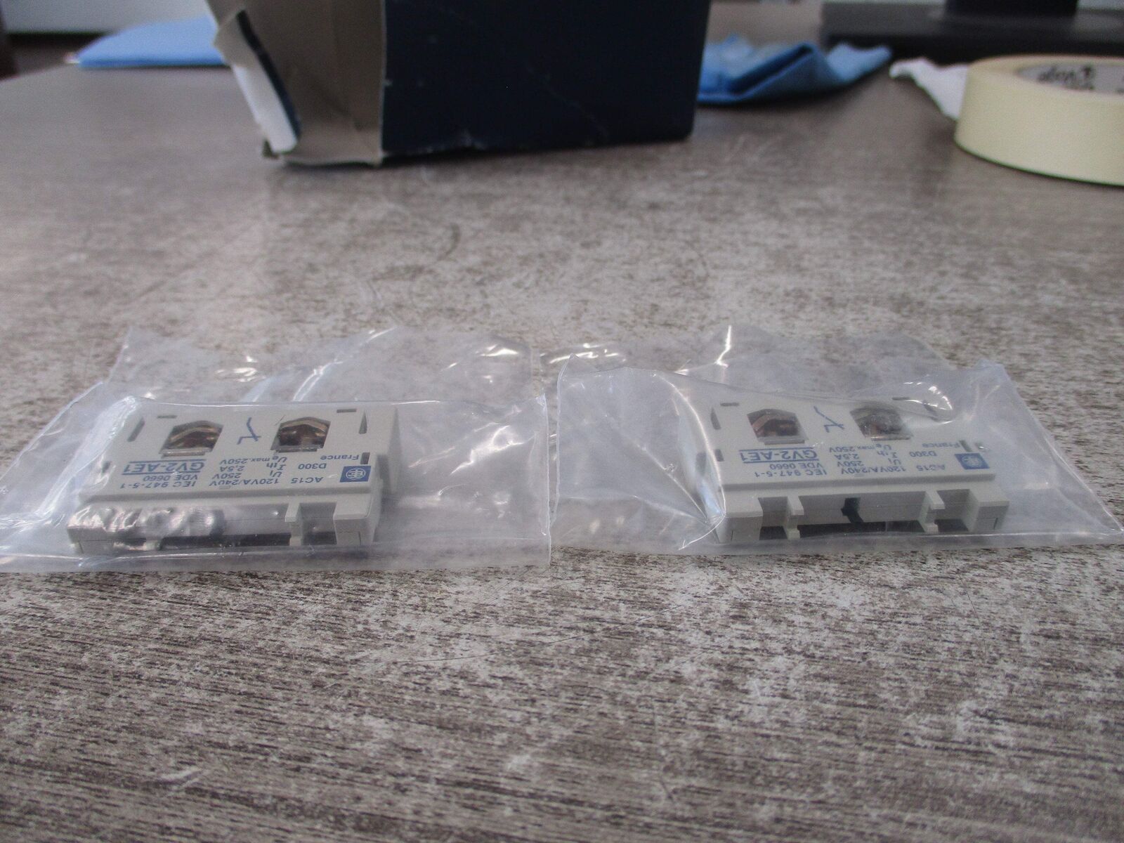 Telemecanique Plug In Aux GV2 AE1 * Box of 2 * New Surplus