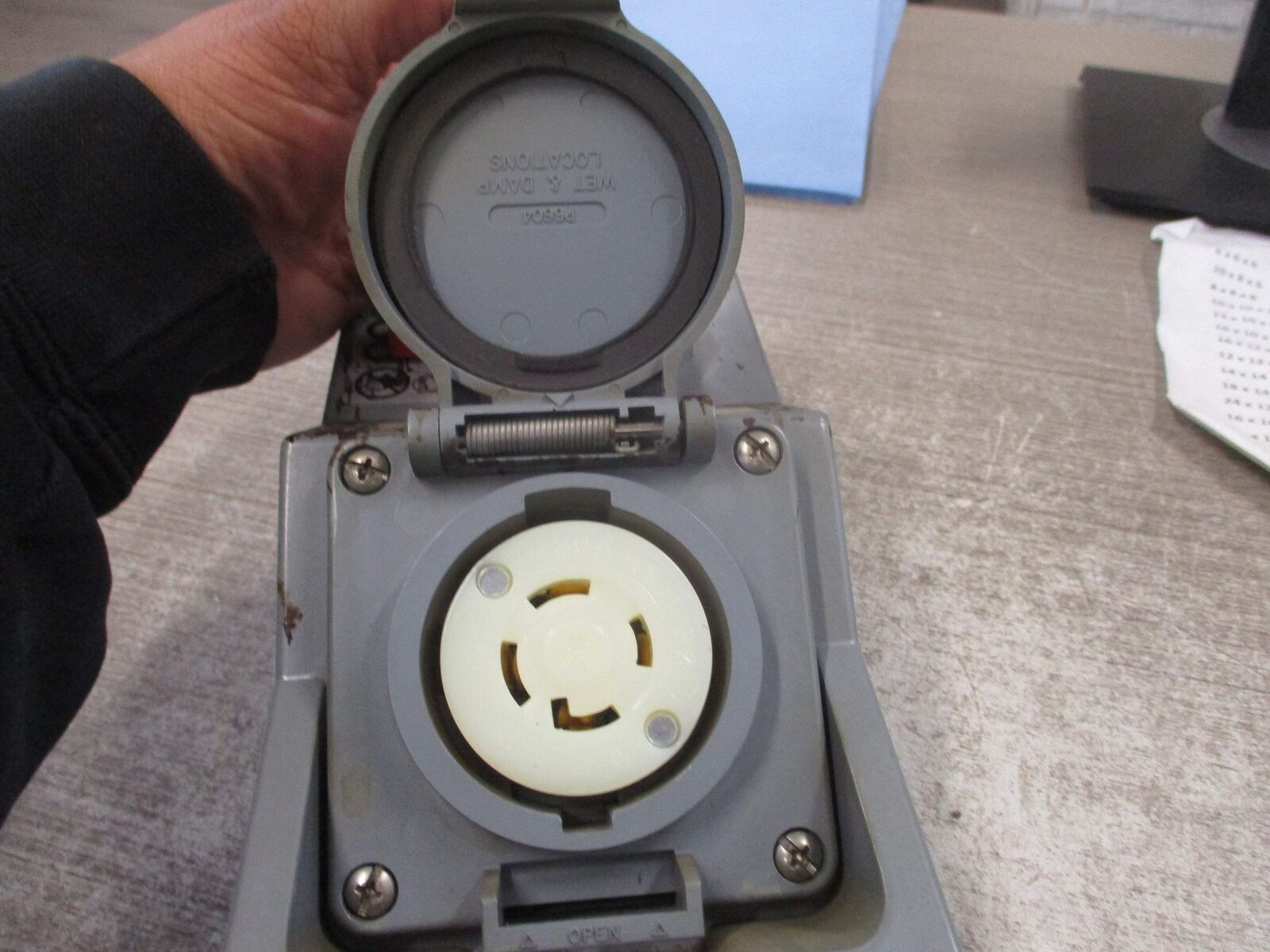 Hubbell Circuit-Lock Mechanical Interlock HBLMITL/HBL2730SW 30A 3Ph 480V Type 4X