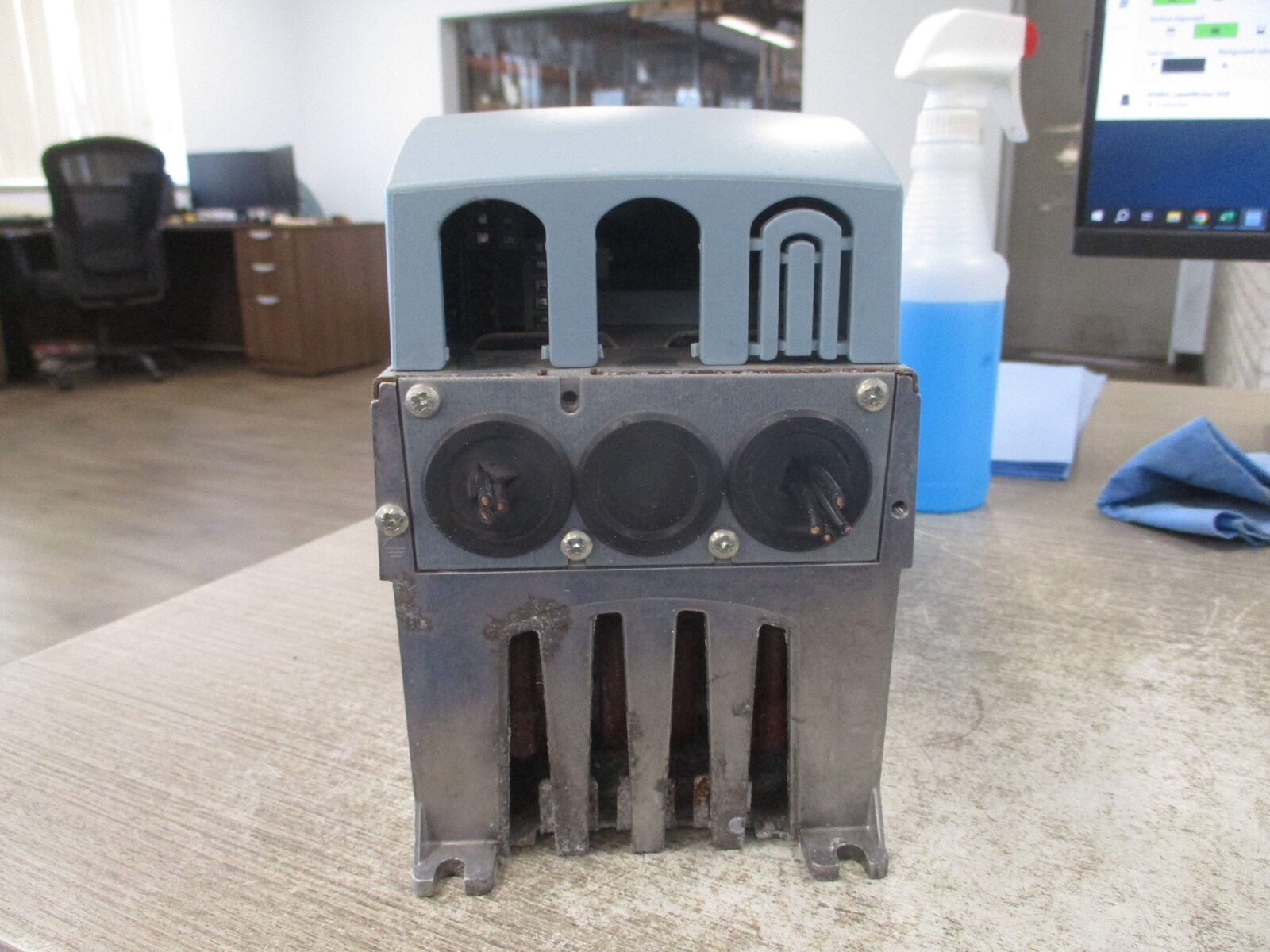 Eaton AC Drive PX0007411B 5HP 3Ph Input: 380-500V 50/60Hz 7.6A Output: 0-V1 0-32