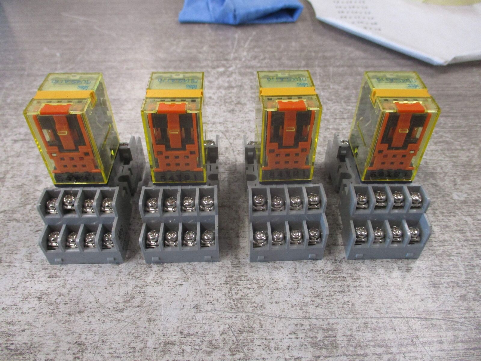 Idec Relay RU4S-A110 W/Base *Lot of 4* Used