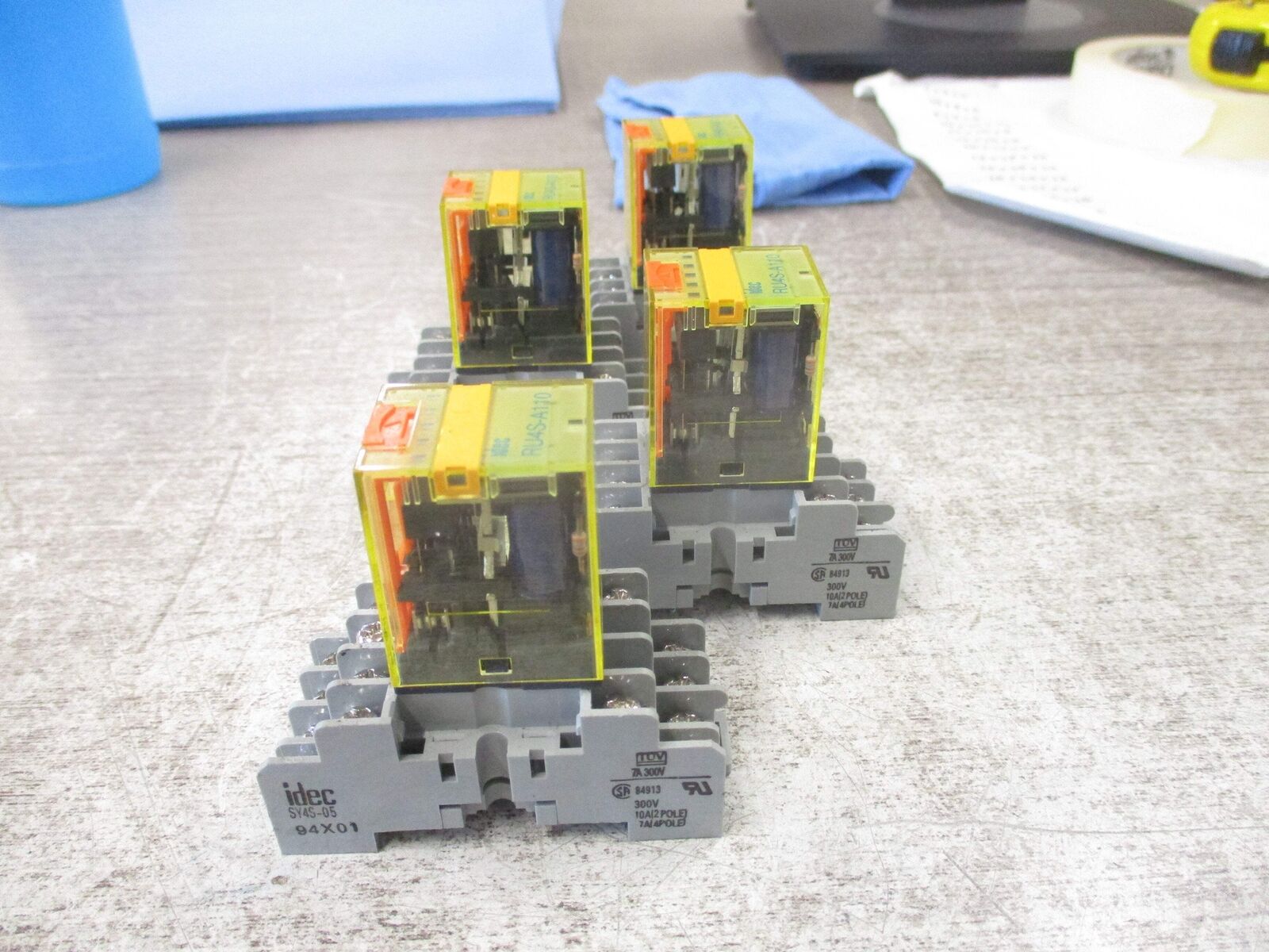 Idec Relay RU4S-A110 W/Base *Lot of 4* Used