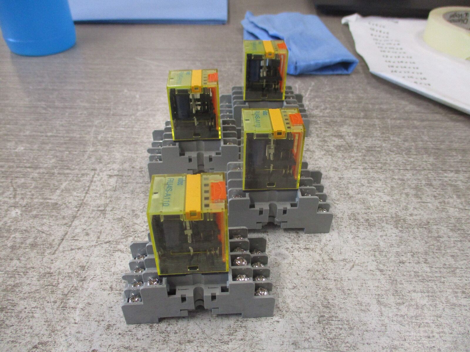 Idec Relay RU4S-A110 W/Base *Lot of 4* Used