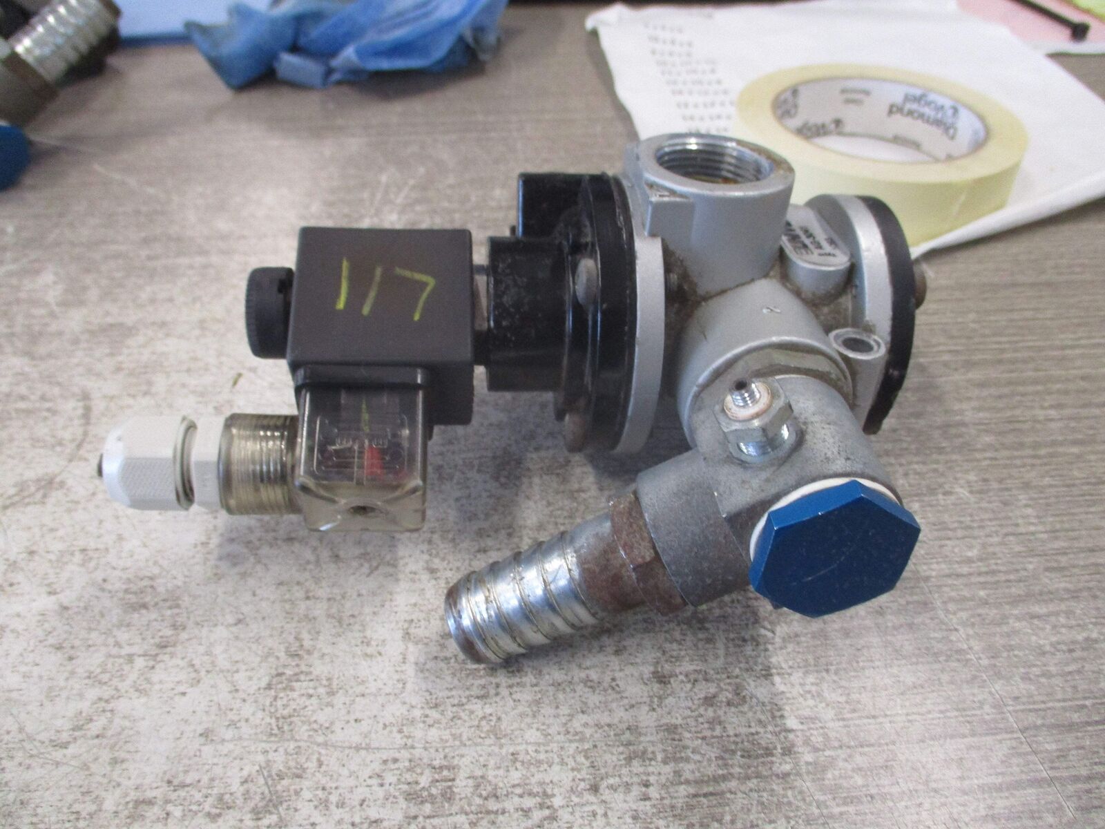 Univer Poppet Valve AG-3041 24V Coil Used