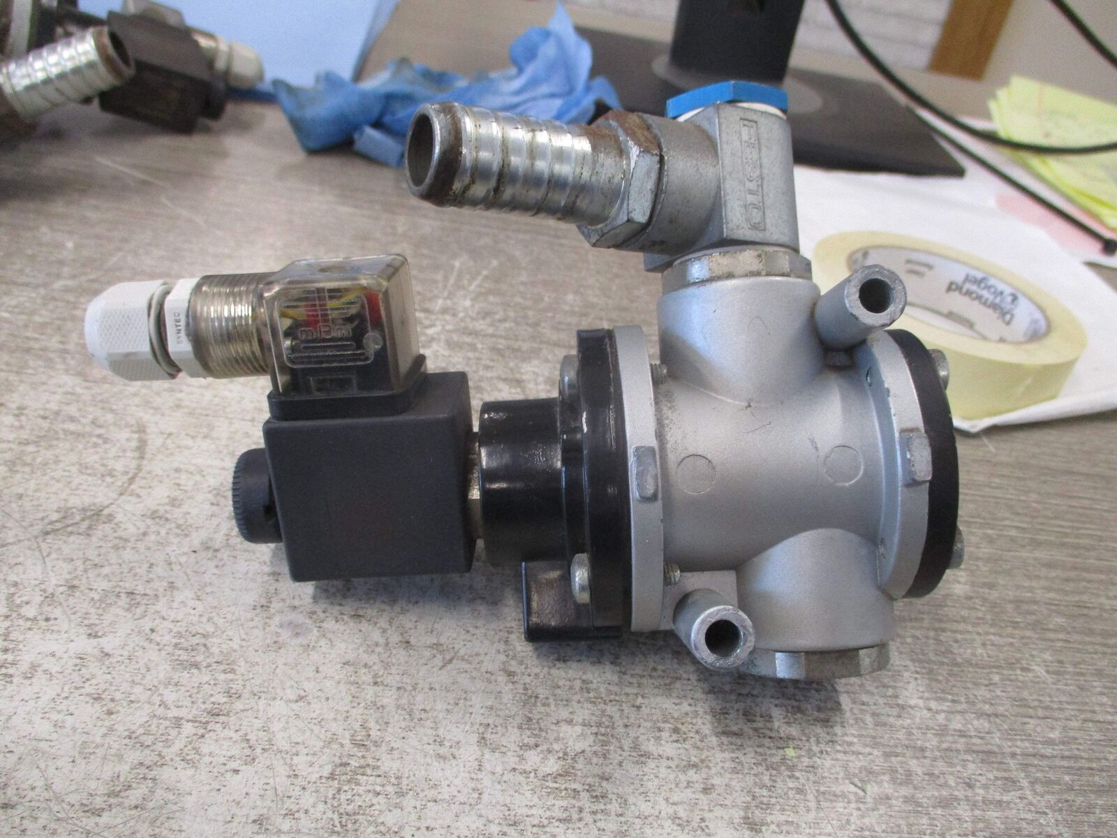 Univer Poppet Valve AG-3041 24V Coil Used