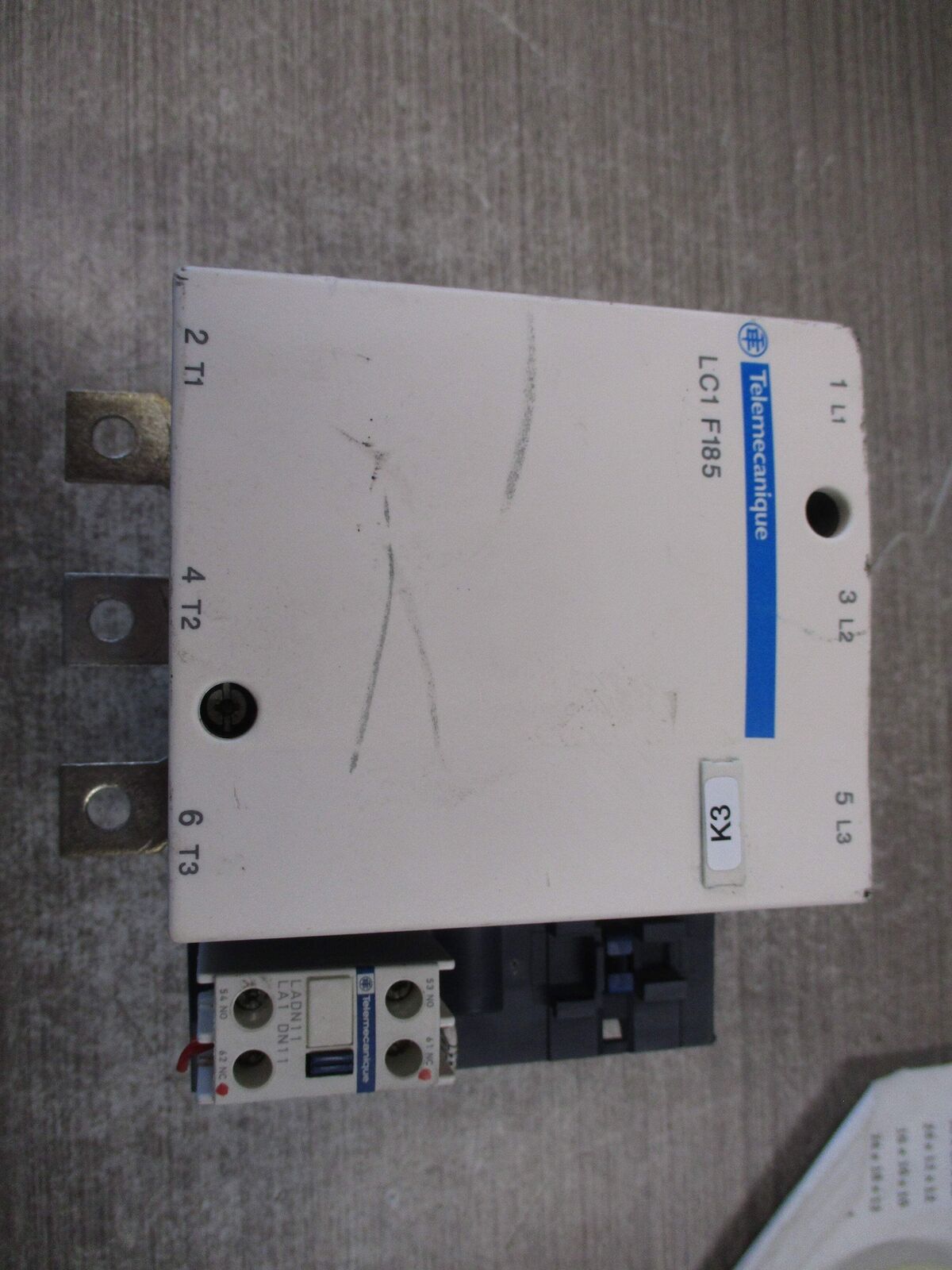 Telemecanique Contactor LC1 F185 115-120V Coil (1) Aux Contact Block *Chipped Co