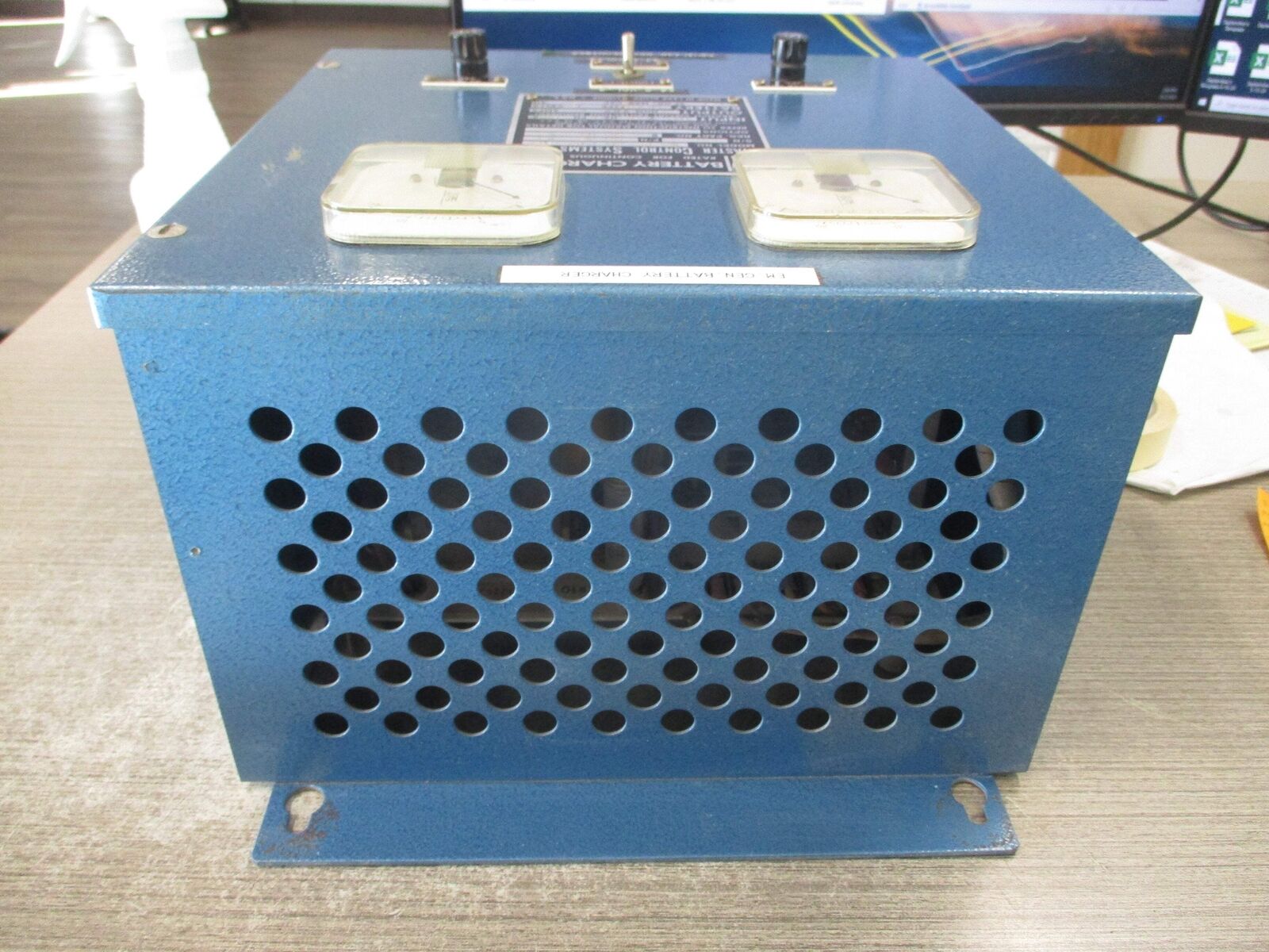 MCS MBC 7C-24V-10A-L6A Battery Charger 603 332-1 Input: 117V 60Hz 1Ph 6A Output: