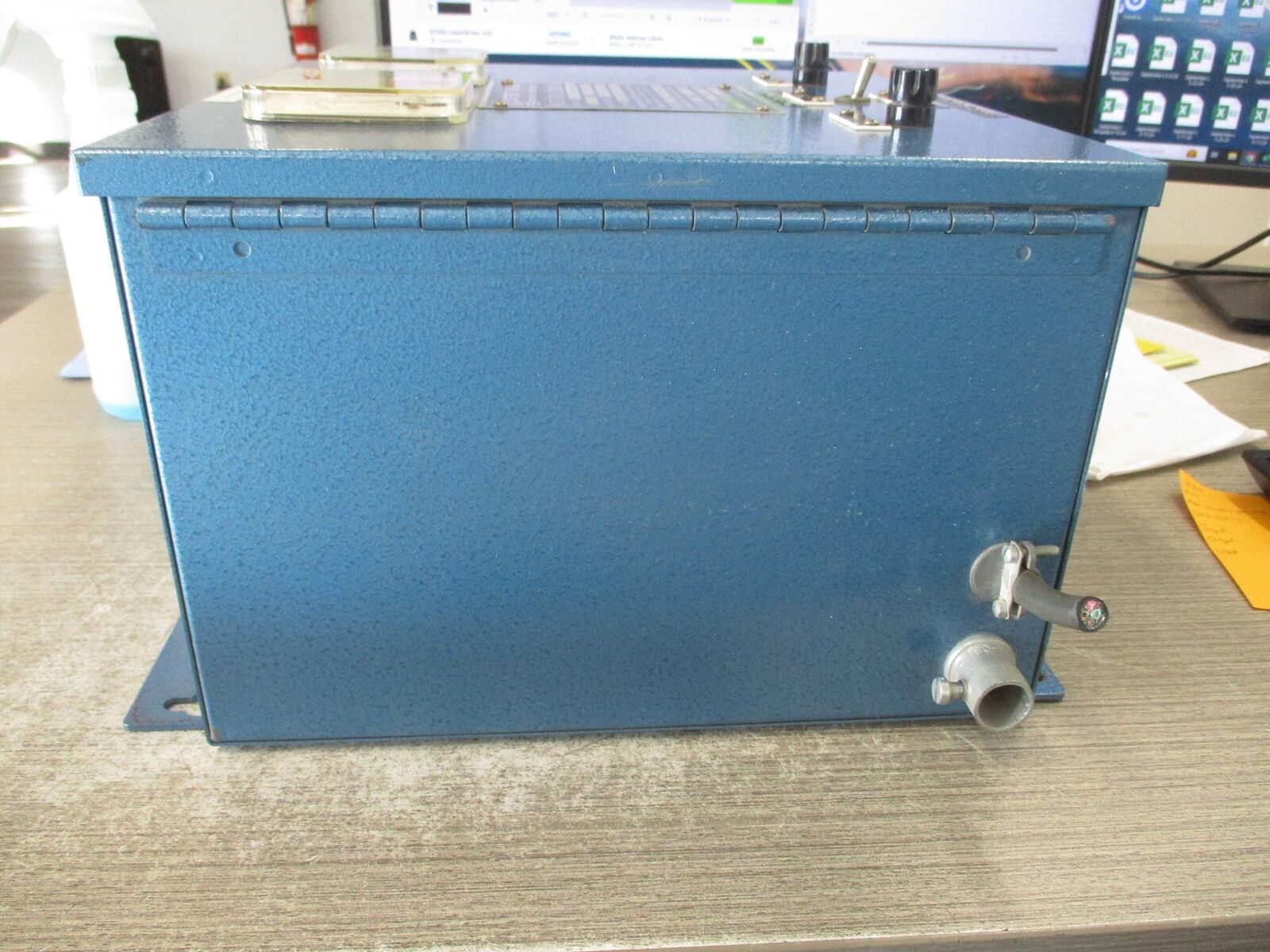 MCS MBC 7C-24V-10A-L6A Battery Charger 603 332-1 Input: 117V 60Hz 1Ph 6A Output: