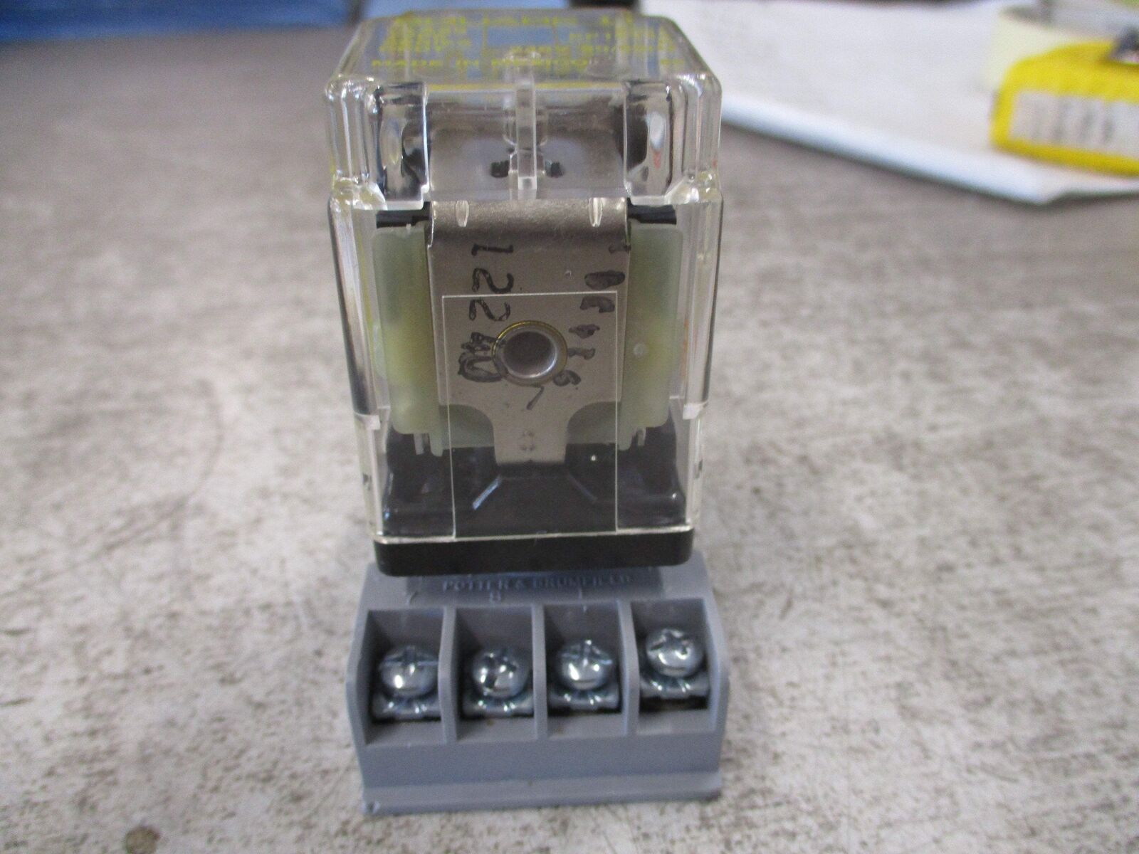 Square D Relay 8501 KP12V24 Ser. D 240V W/Base Used