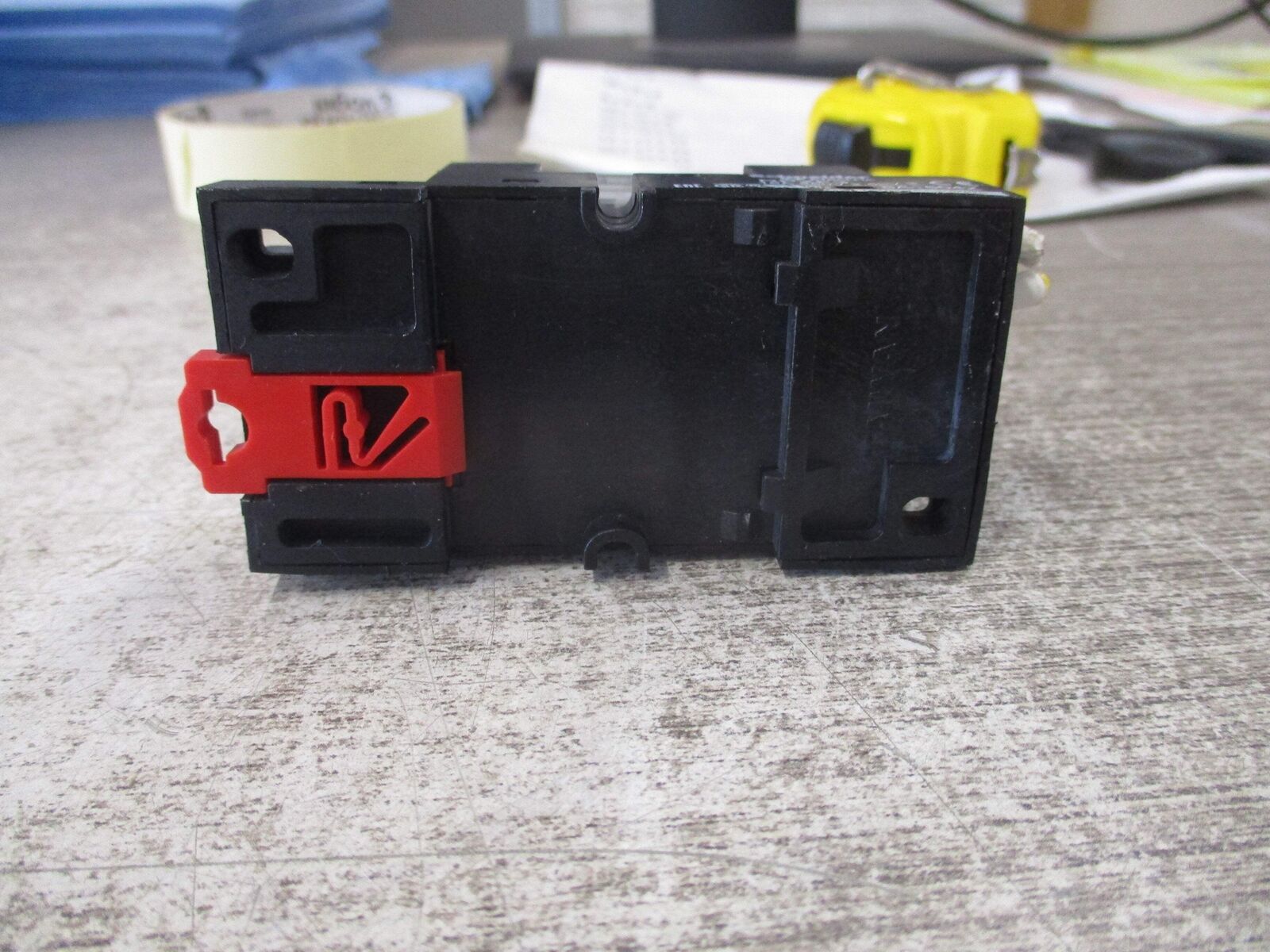 Schneider Electric Relay RPM32F7 120V W/Base Used
