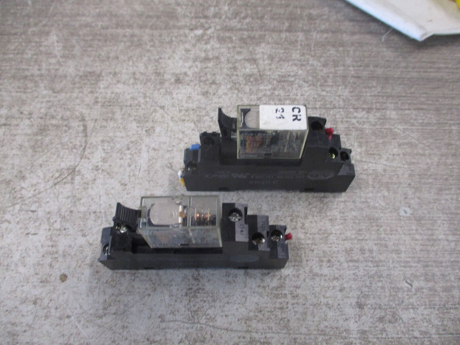 Allen-Bradley Relay 700-HK36Z24-4 Ser. A 24VDC W/Base *Lot of 2* Used