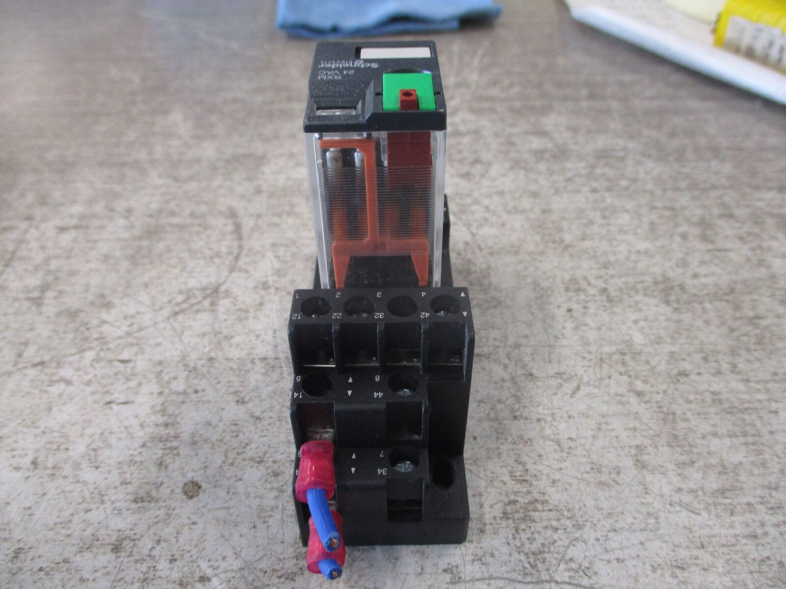 Schneider Electric Relay RXM4AB1B7 24V W/Base *Lot of 2* Used