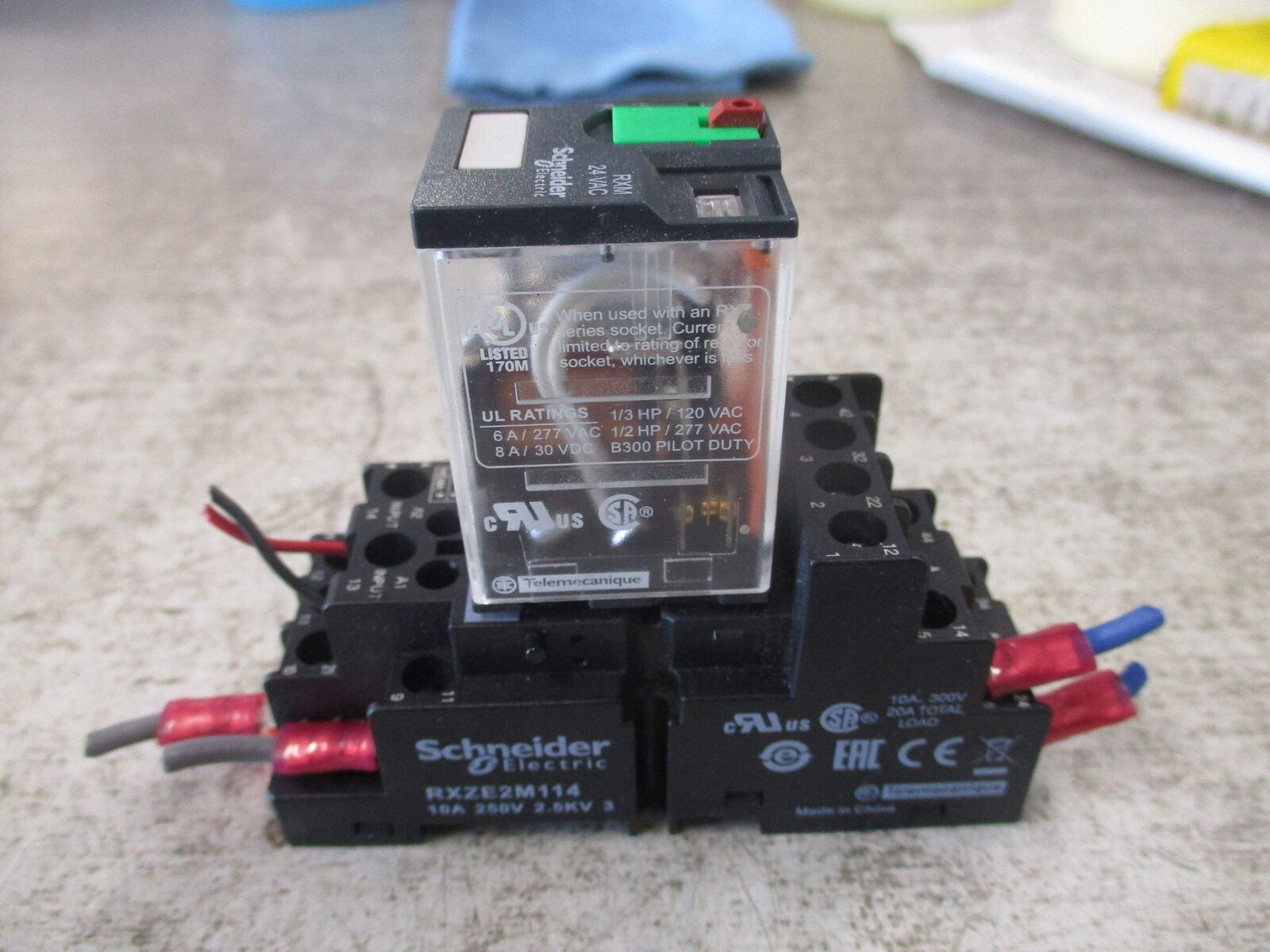 Schneider Electric Relay RXM4AB1B7 24V W/Base *Lot of 2* Used