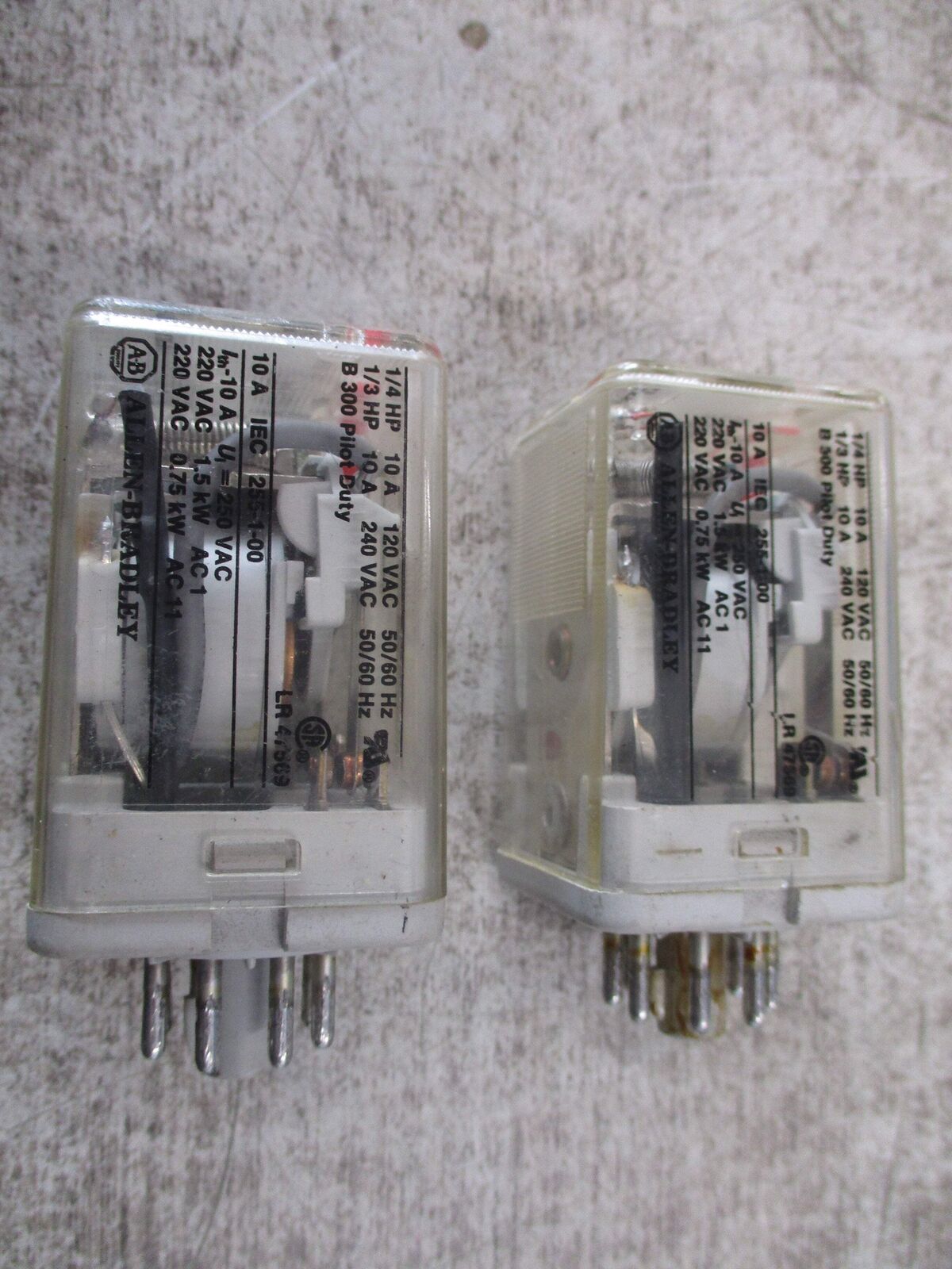 Allen-Bradley Relay 700-HA32A1-1-4 Ser. A 120V *Lot of 2* Used