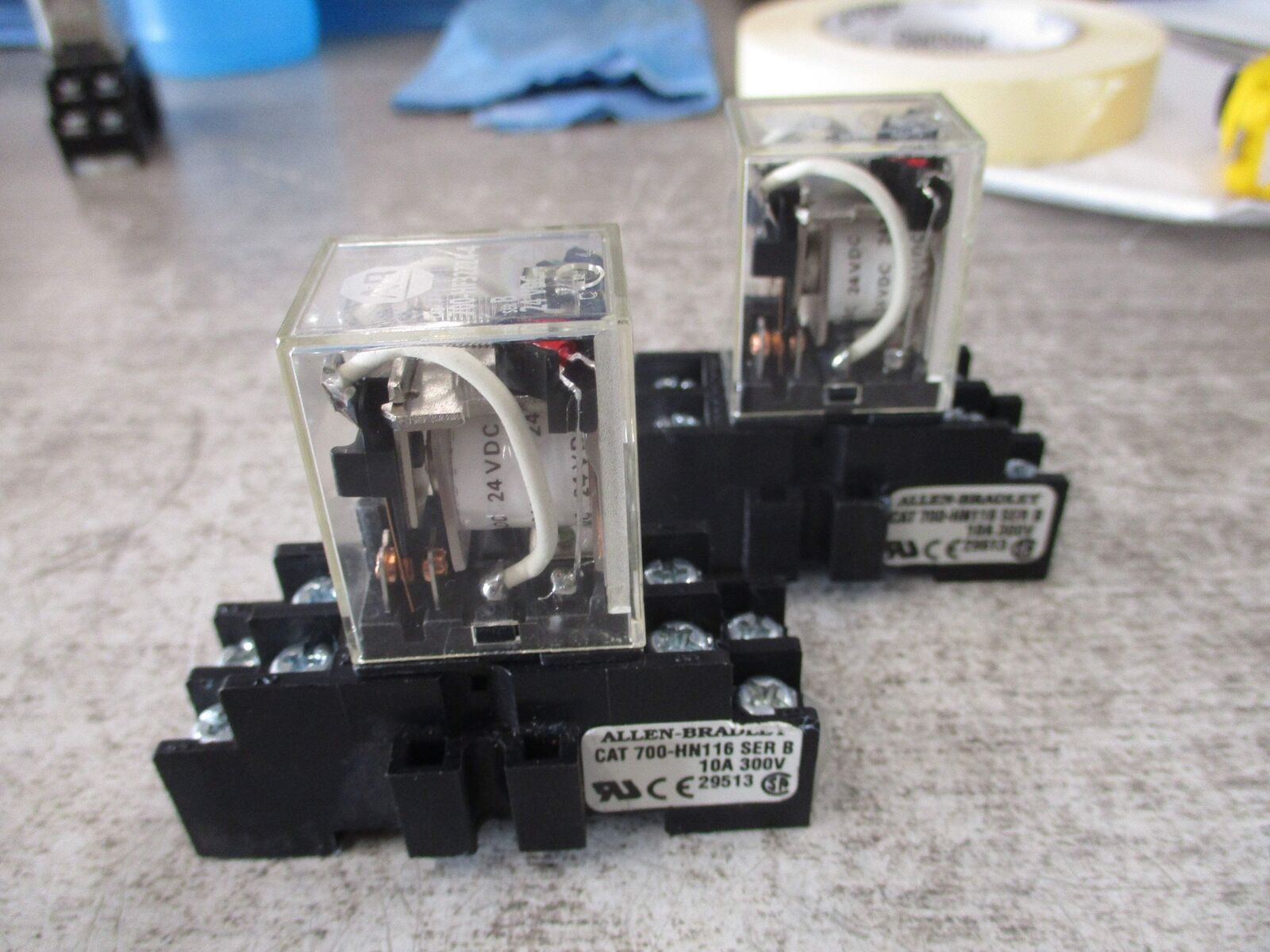 Allen-Bradley Relay 700-HF32Z24-4 Ser. B 24VDC W/Base *Lot of 2* Used