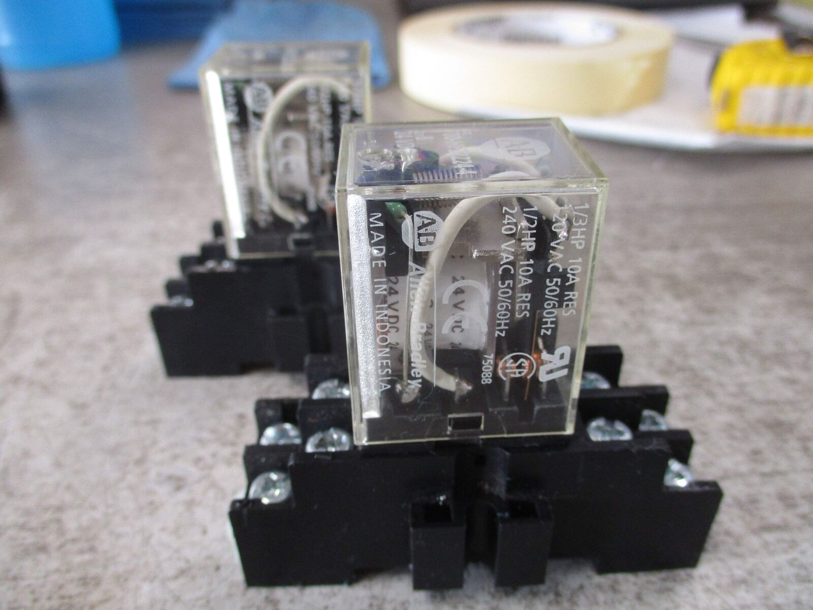 Allen-Bradley Relay 700-HF32Z24-4 Ser. B 24VDC W/Base *Lot of 2* Used