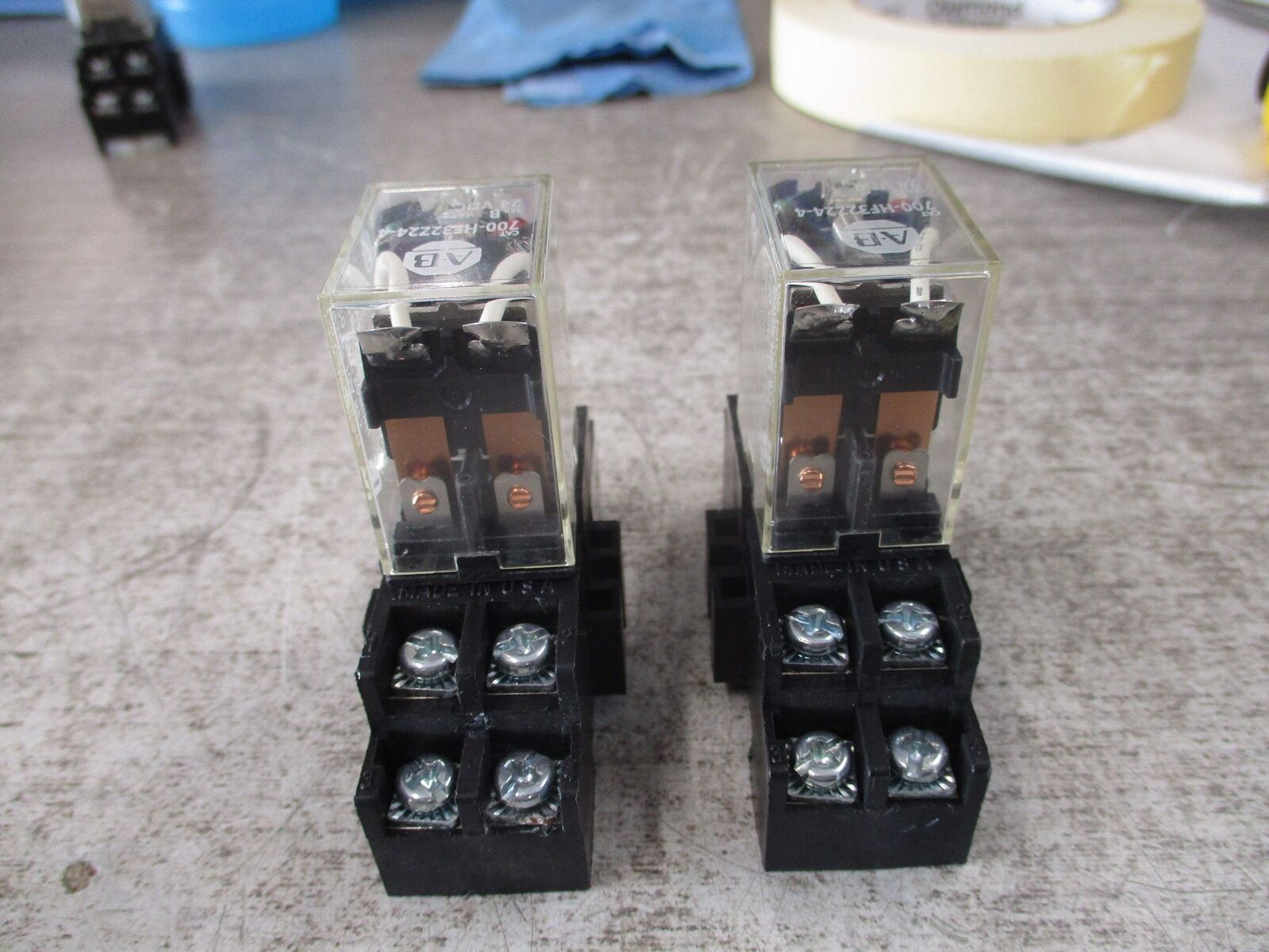 Allen-Bradley Relay 700-HF32Z24-4 Ser. B 24VDC W/Base *Lot of 2* Used