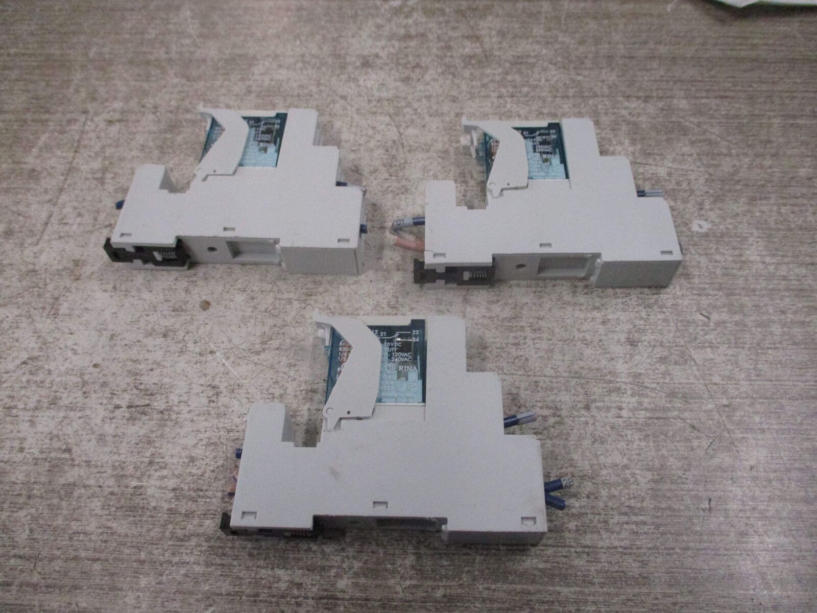 Allen-Bradley Relay 700-HK32Z24 Ser. B 24VDC W/Base *Lot of 3* Used
