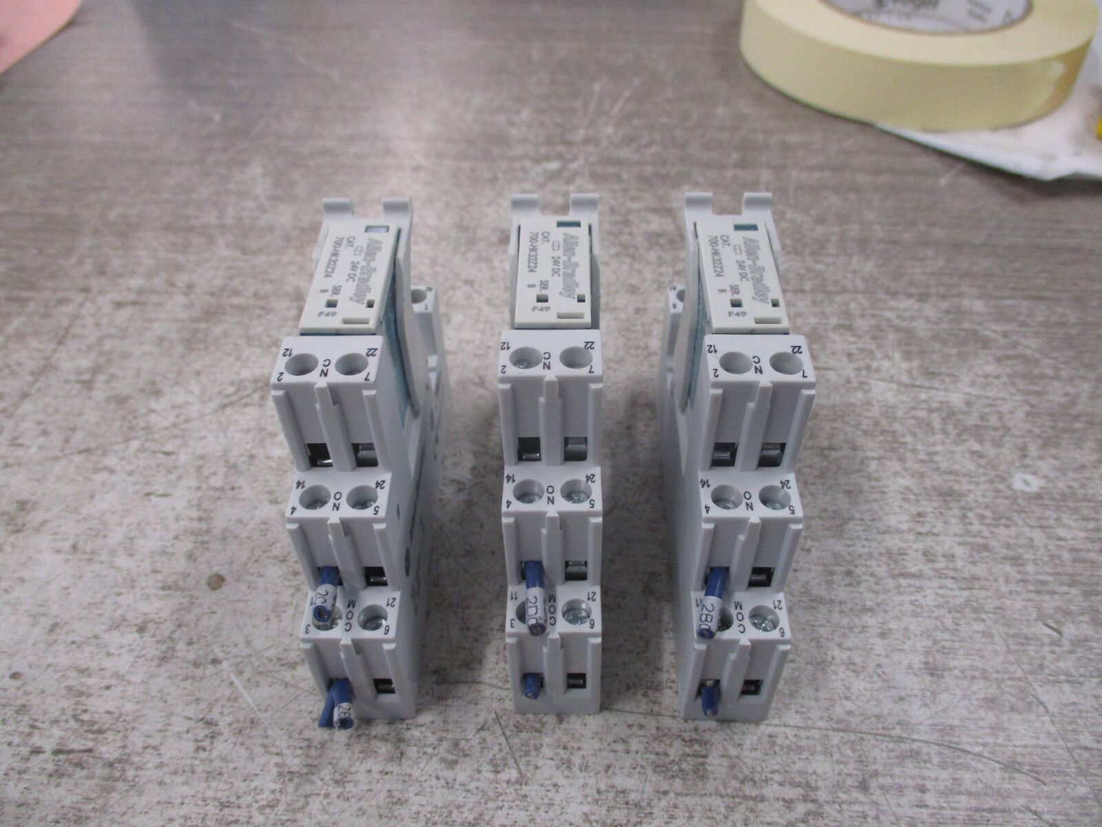 Allen-Bradley Relay 700-HK32Z24 Ser. B 24VDC W/Base *Lot of 3* Used