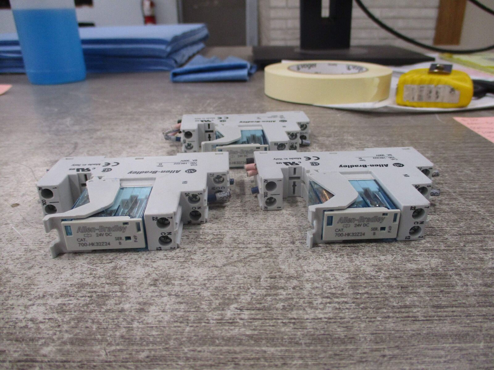 Allen-Bradley Relay 700-HK32Z24 Ser. B 24VDC W/Base *Lot of 3* Used