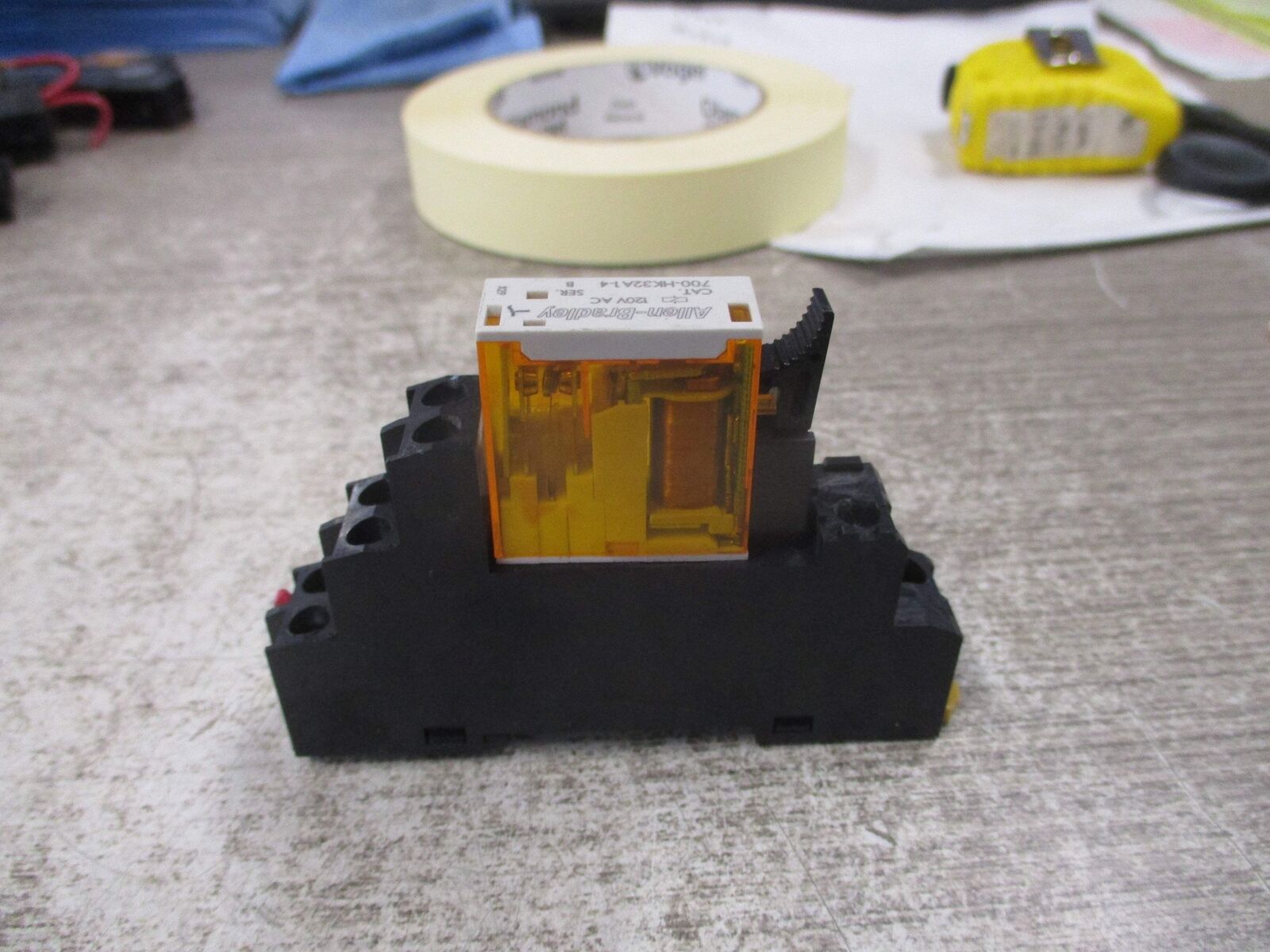 Allen-Bradley Relay 700-HK32A1-4 Ser. B 120V Coil W/Base Used