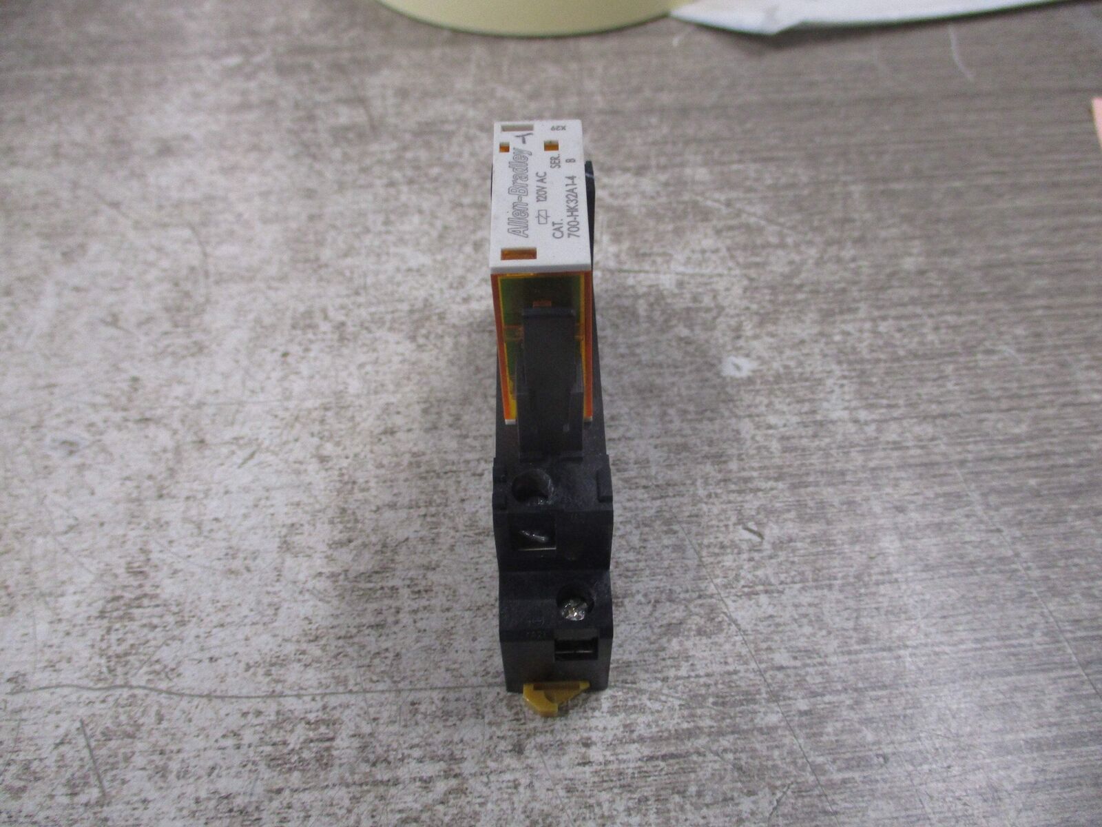 Allen-Bradley Relay 700-HK32A1-4 Ser. B 120V Coil W/Base Used
