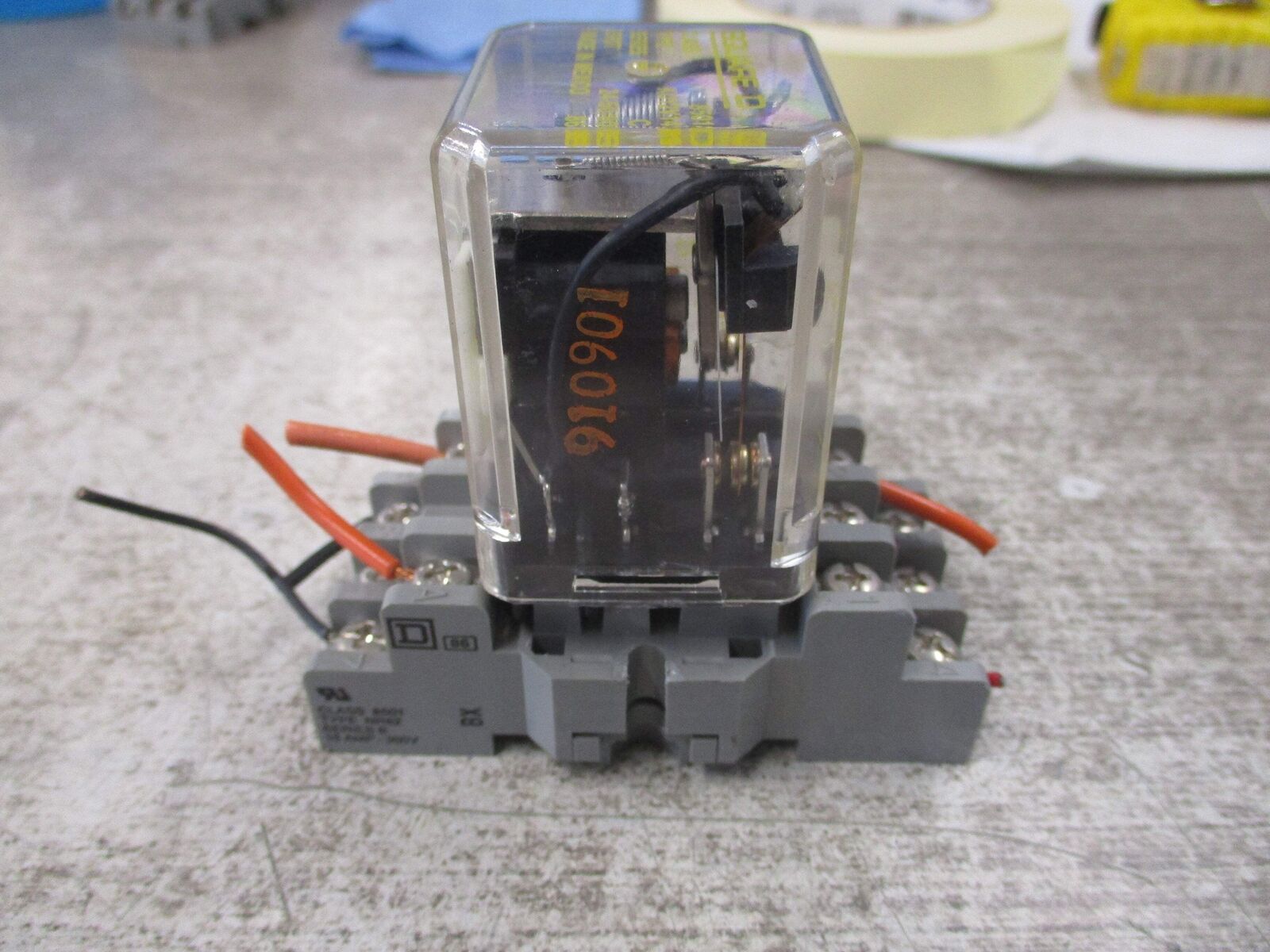 Square D Relay 8501 KU12V14 Ser. C 24V W/Base Used