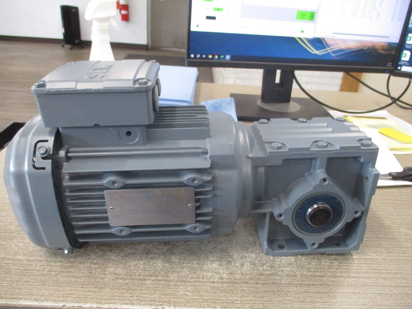 Sew-Eurodrive Gearmotor WA30 DRE80M4 M01SN997 IHP Ratio 14.33:1 122RPM Output Ne