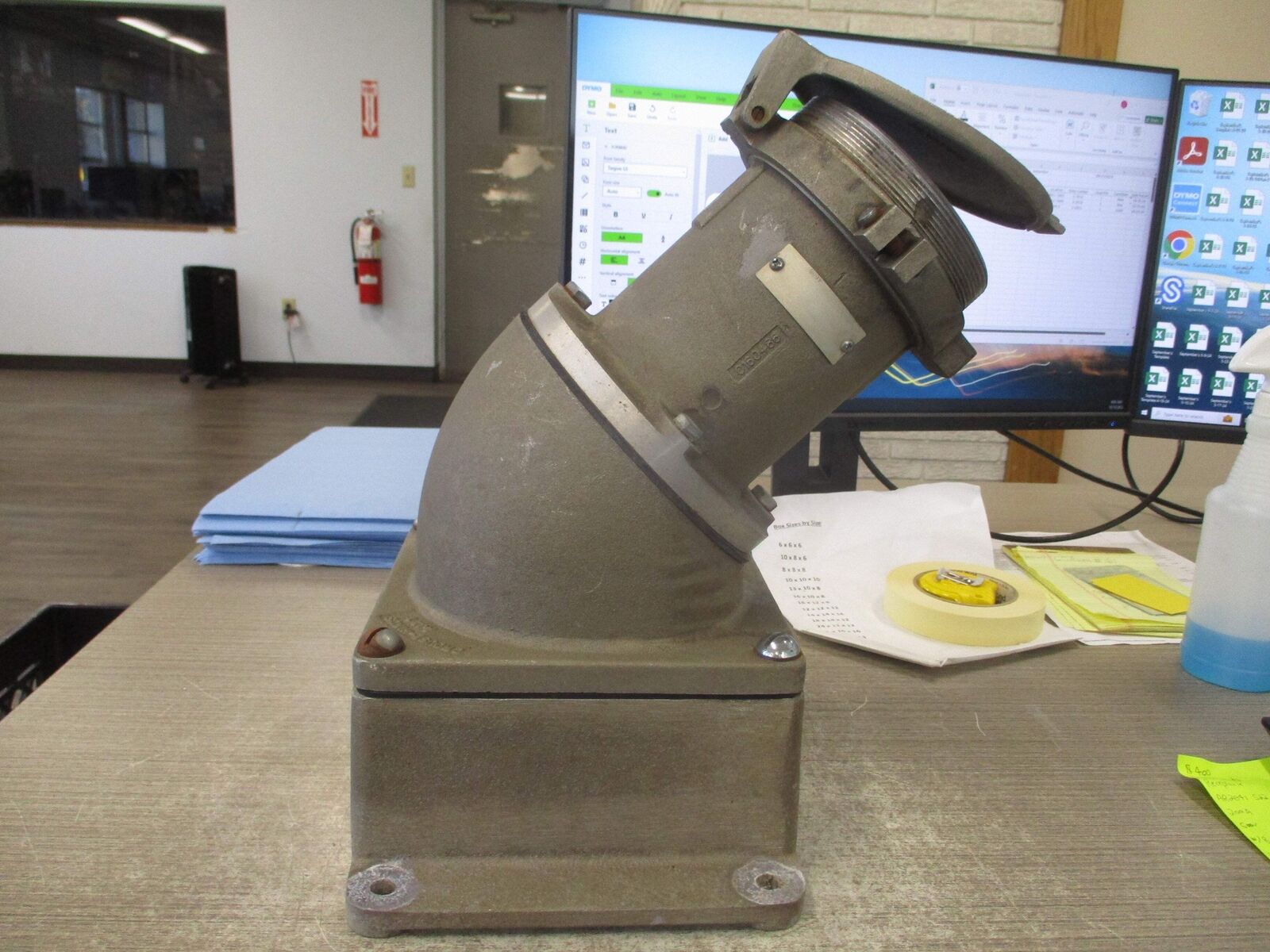 Crouse-Hinds Receptacle AR2041 S22 200A 600V W/Base & Angle Adapter *Cover Stuck