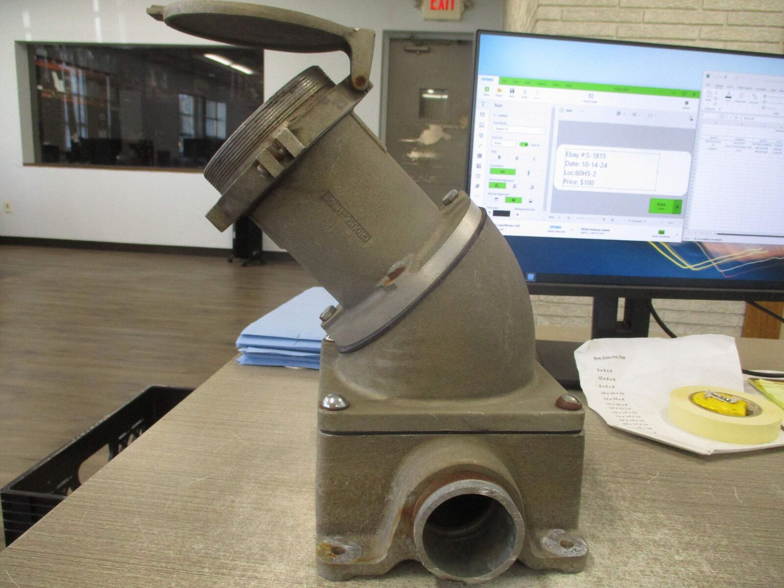 Crouse-Hinds Receptacle AR2041 S22 200A 600V W/Base & Angle Adapter *Cover Stuck