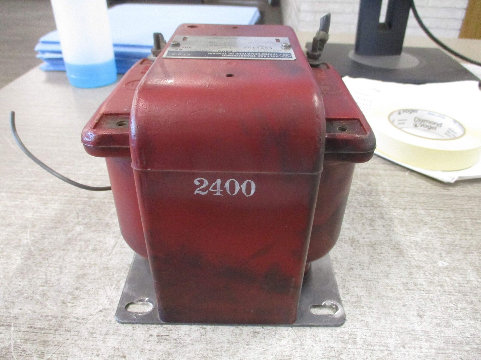 Westinghouse PT-2.5 Voltage Transformer 566C099 A01 Pri: 2400V Ratio 20:1 60Hz U