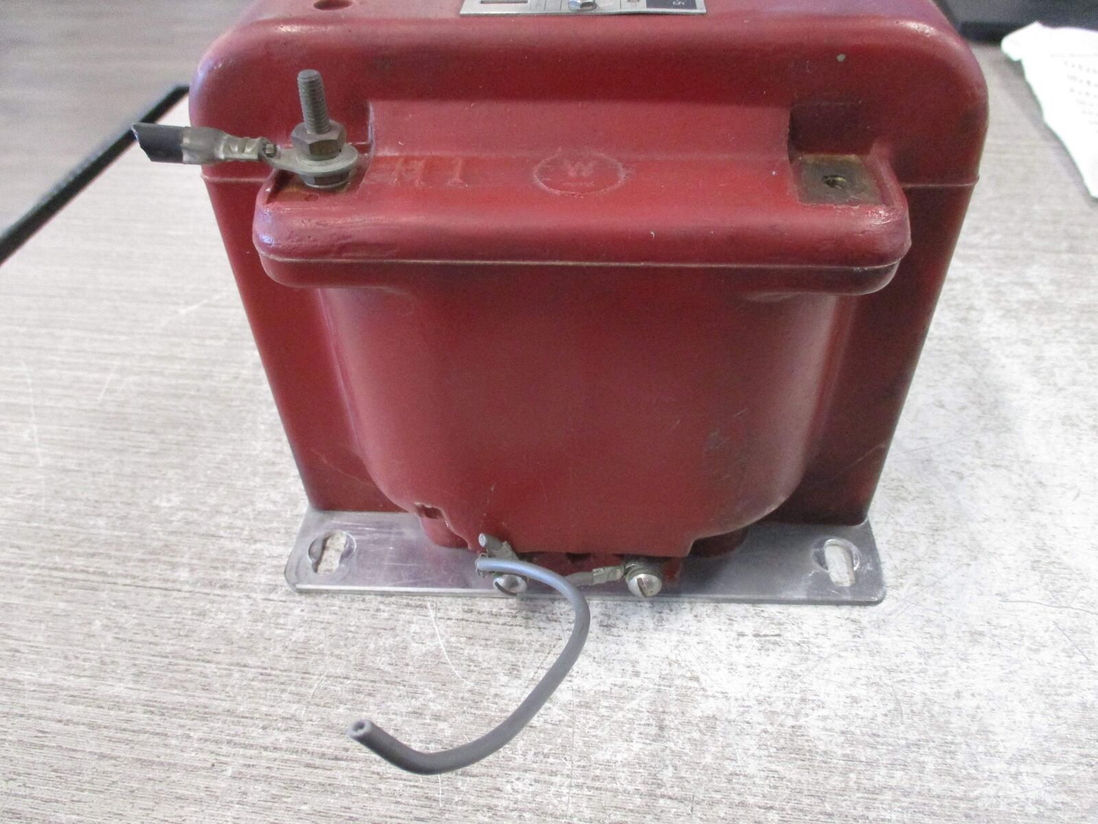 Westinghouse PT-2.5 Voltage Transformer 566C099 A01 Pri: 2400V Ratio 20:1 60Hz U