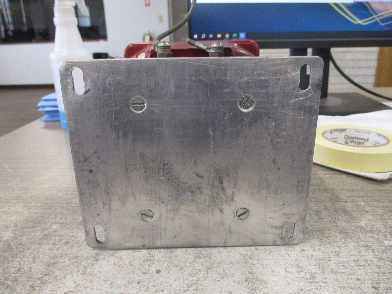 Westinghouse PT-2.5 Voltage Transformer 566C099 A01 Pri: 2400V Ratio 20:1 60Hz U