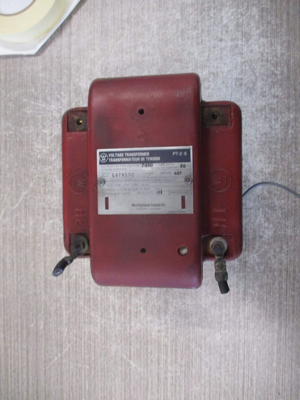 Westinghouse PT-2.5 Voltage Transformer 566C099 A01 Pri: 2400V Ratio 20:1 60Hz U