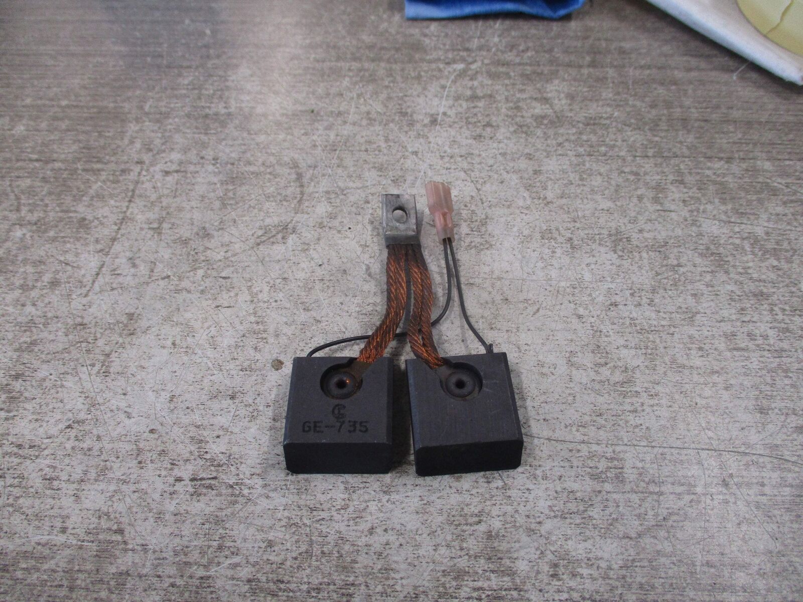 GE Motor Brush GE-735 *No Box* New Surplus