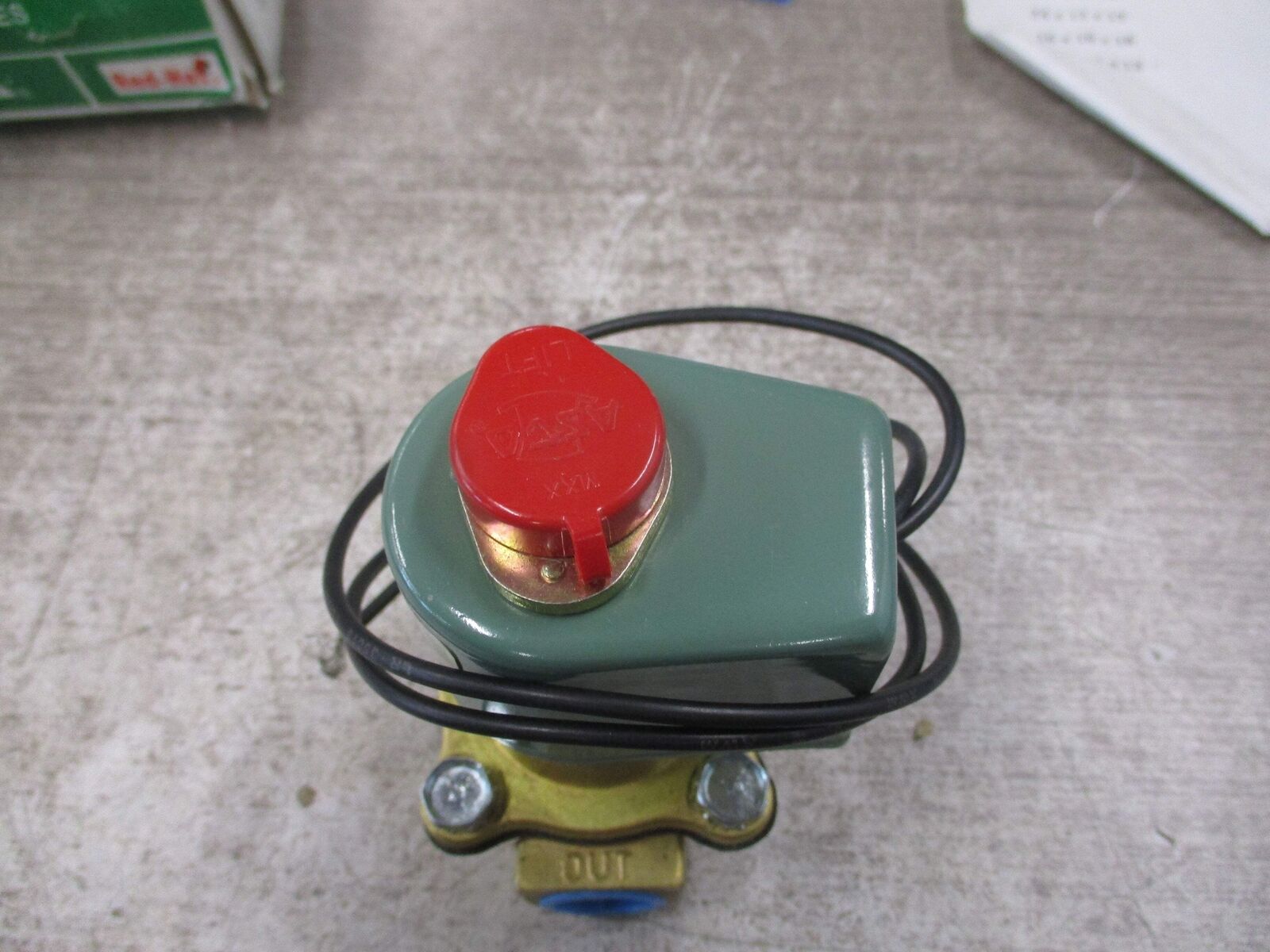 Asco Red-Hat Solenoid Valve 8210C34 V 125 PSI 24V 60Hz New Surplus