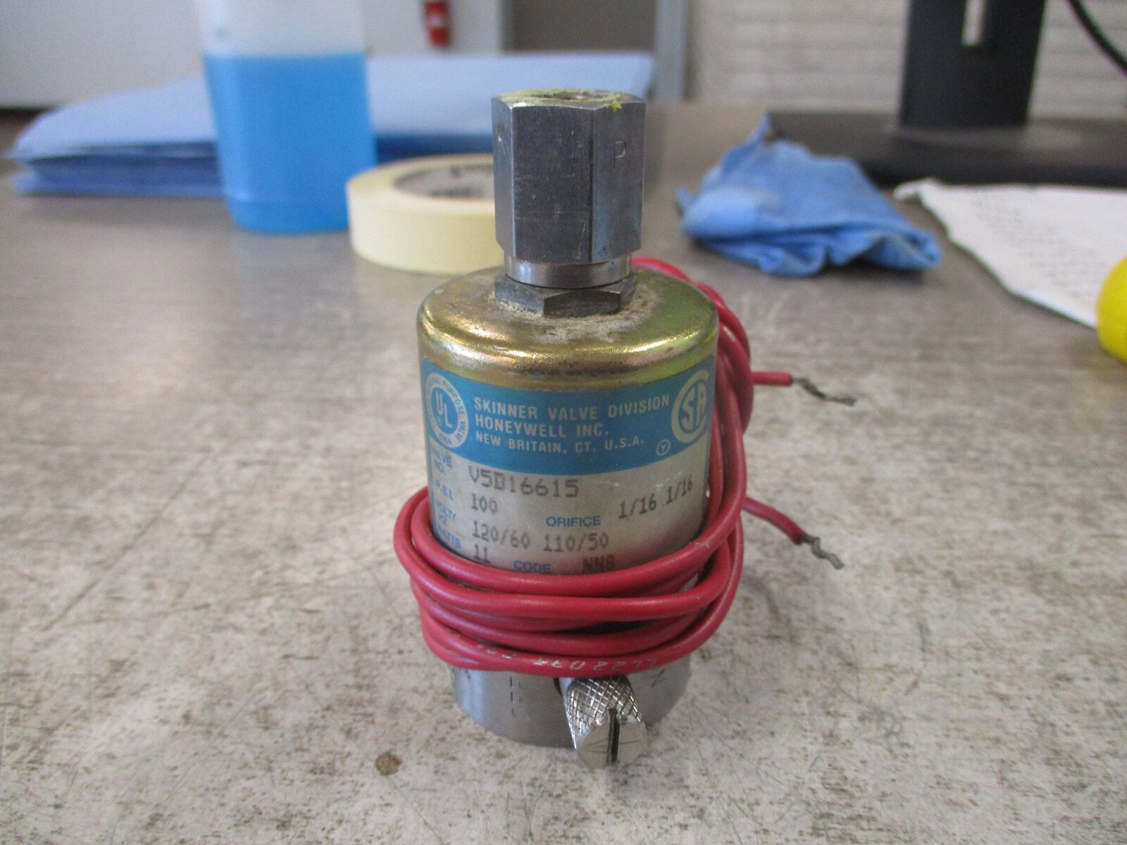 Skinner Solenoid Valve V5D16615 100 PSI 120V 60Hz Used