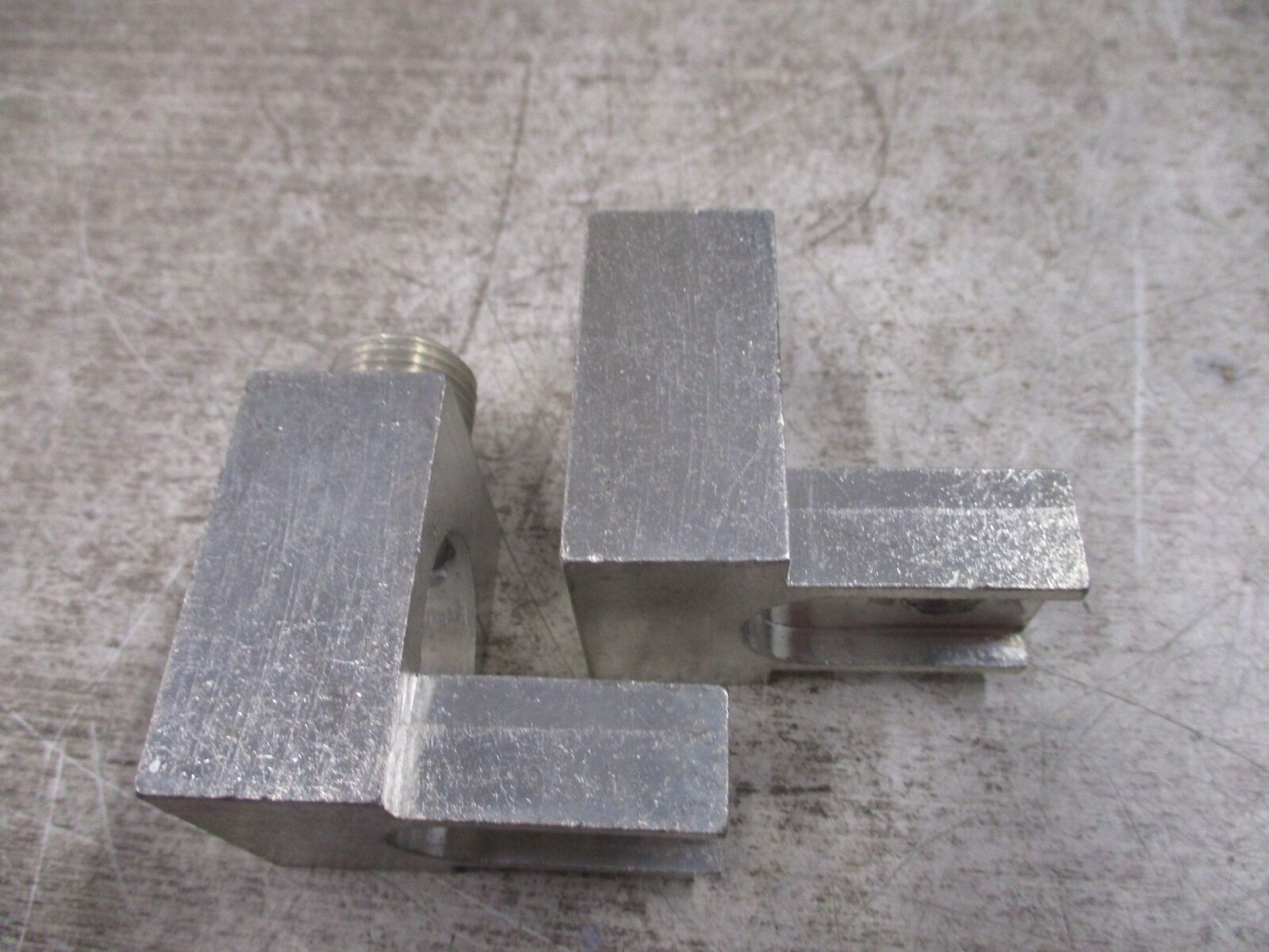 Ilsco Mechanical Lug D3564 750-500MCM *No Box* *Lot of 2* New Surplus